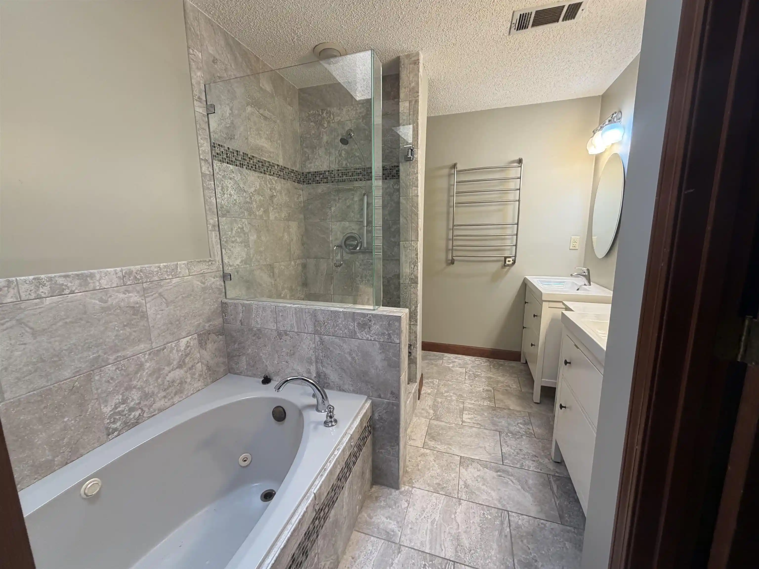 Photo 3 of Sale Pending at 6734 E Spencer Forest Dr, Memphis, TN 38141 | MLS# 10228405 | Listing updated on 2026-08-18