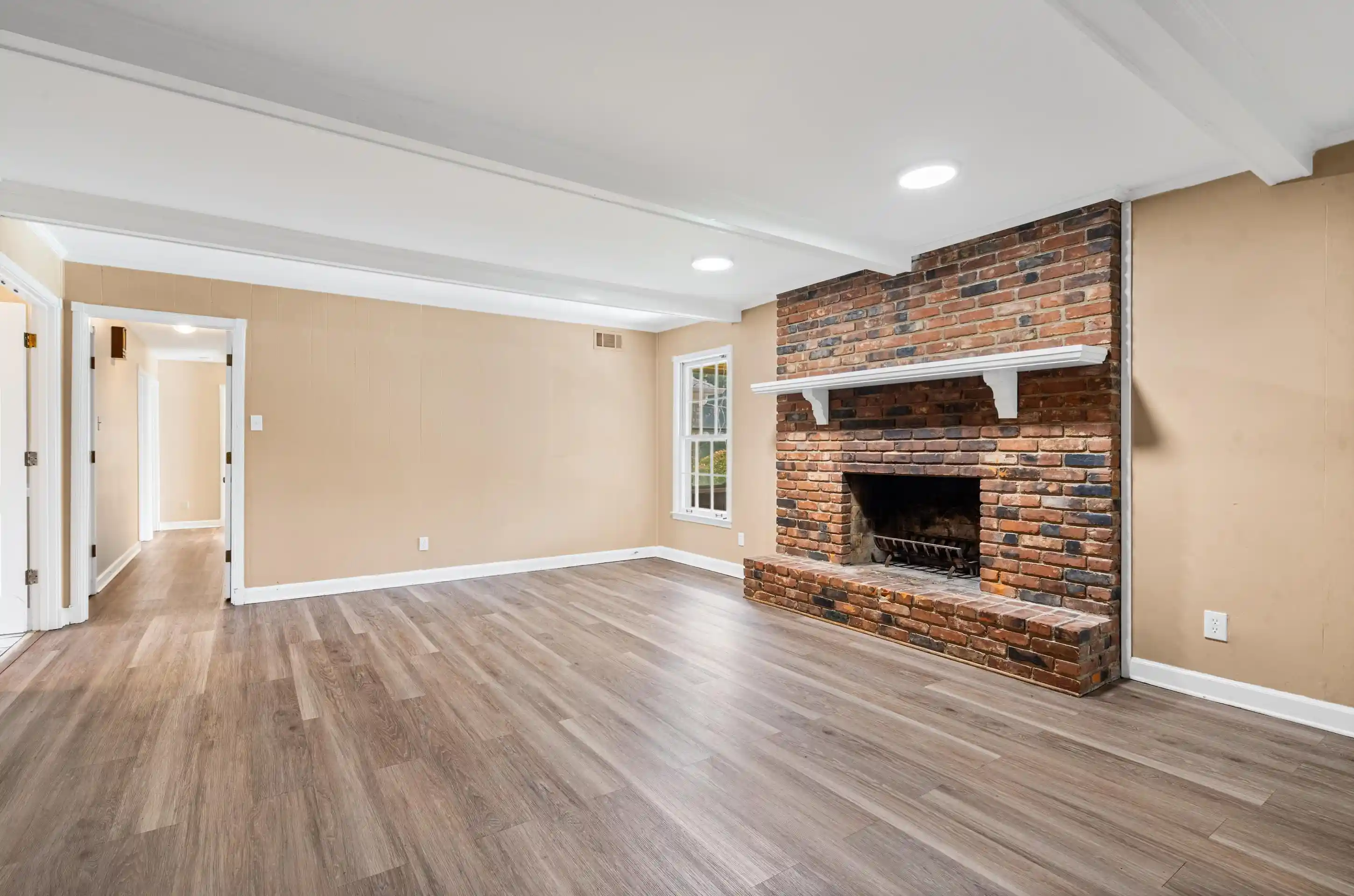 Photo 4 of Single family home for sale at 1500 Kirby Pky, Memphis, TN 38120 | MLS# 10228422 | Listing updated on 2026-10-27