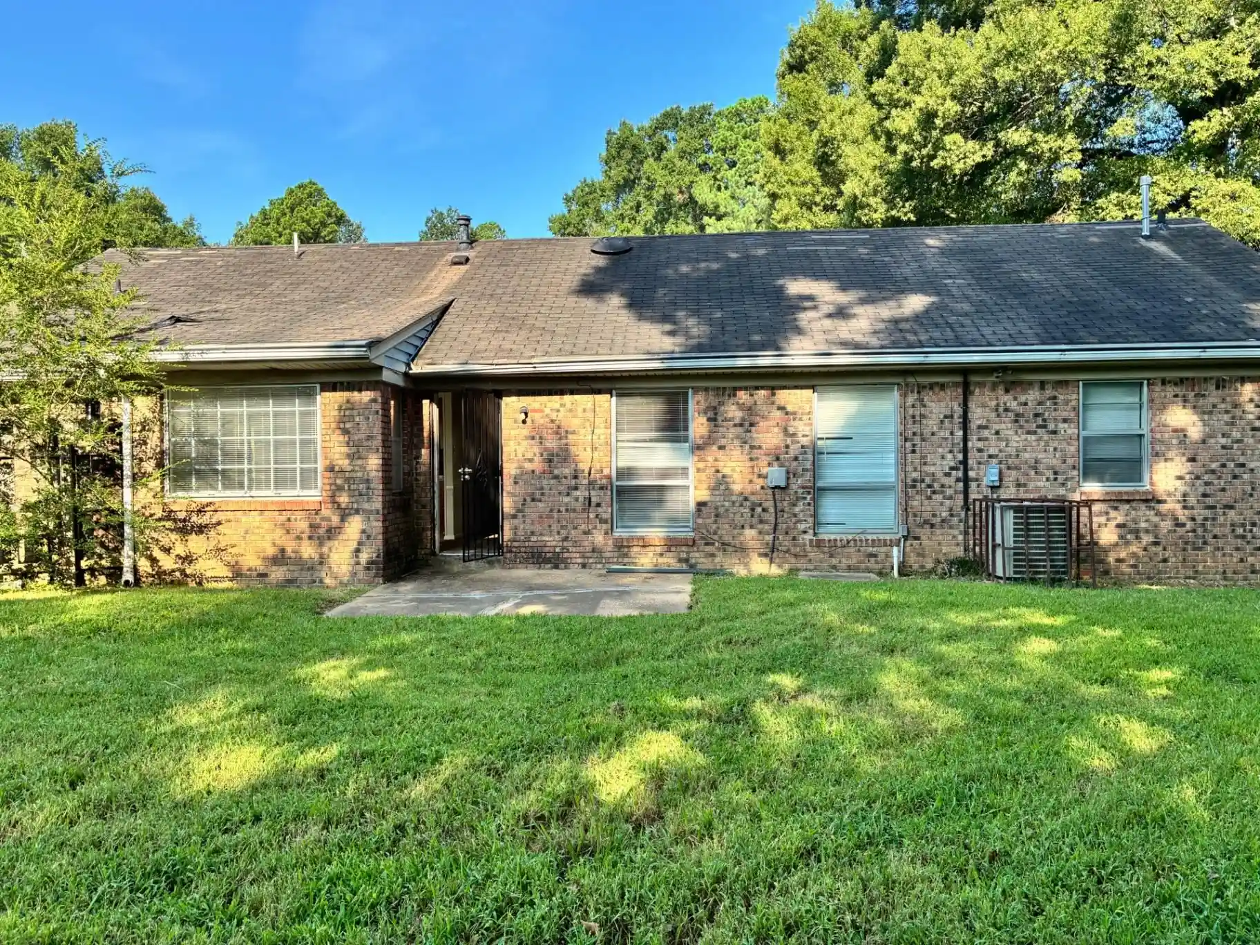 Photo 2 of Sale Pending at 3716 Naylor Dr, Memphis, TN 38128 | MLS# 10228461 | Listing updated on 2026-09-29