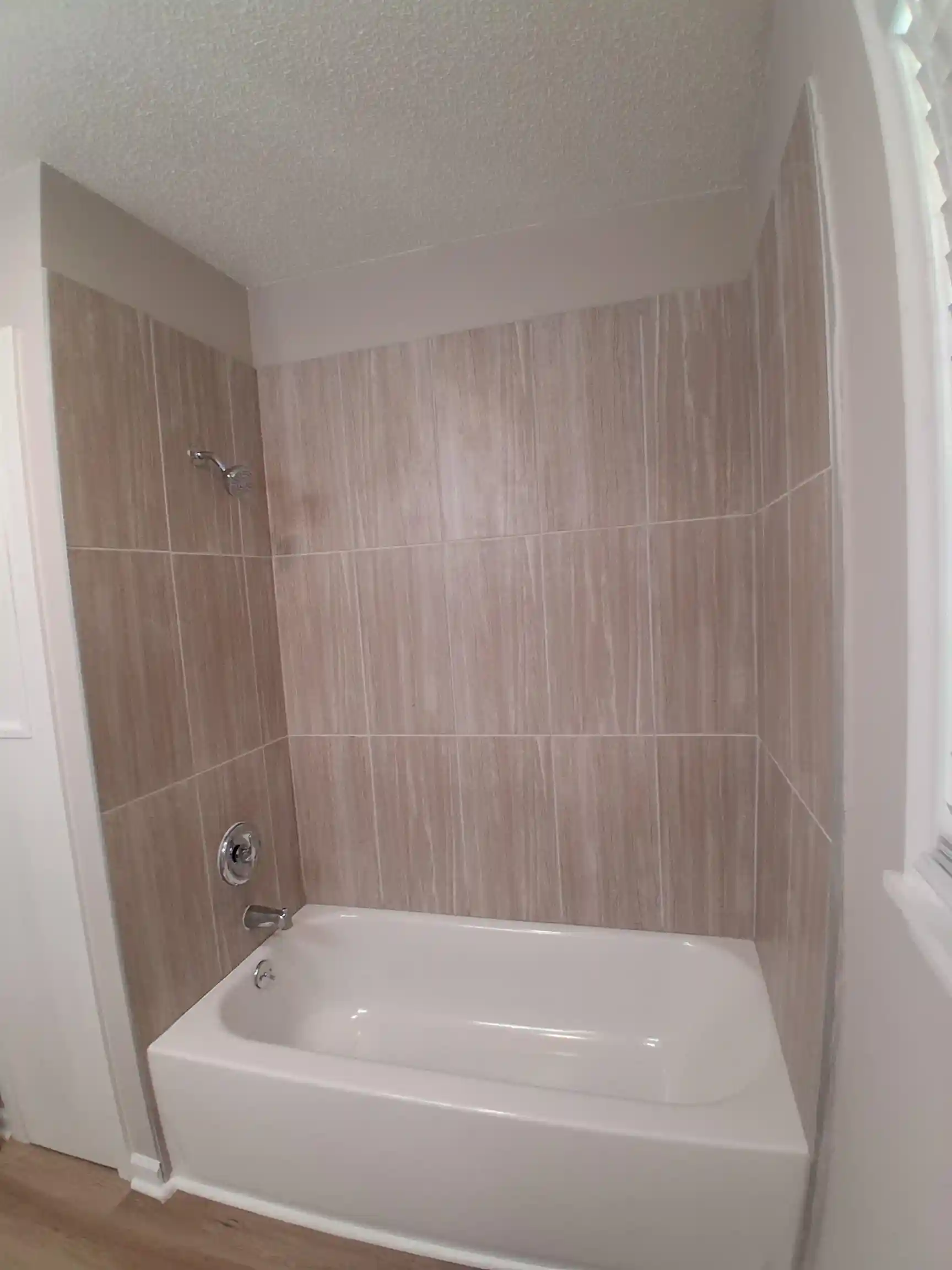 Photo 2 of Sale Pending at 2805 W Lake Shore Dr, Memphis, TN 38127 | MLS# 10228471 | Listing updated on 2026-09-02