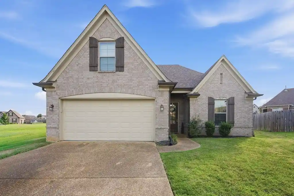 Photo 1 of Townhouse for sale at 7527 Woodinville Cv, Memphis, TN 38125 | MLS# 10228488 | Listing updated on 2026-08-29