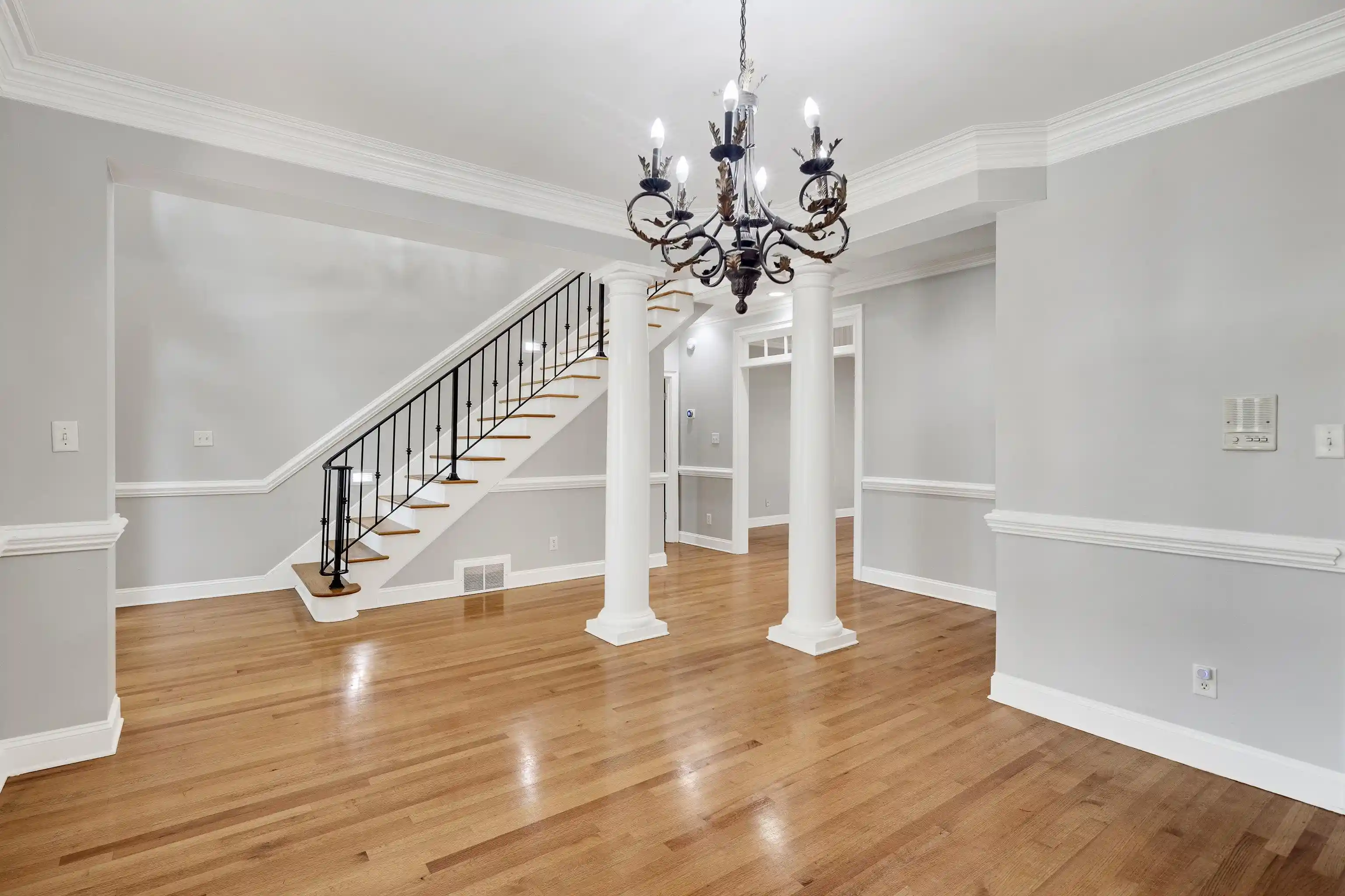 Photo 3 of Single family home for sale at 909 Juliana Cv, Collierville, TN 38017 | MLS# 10228519 | Listing updated on 2026-09-14