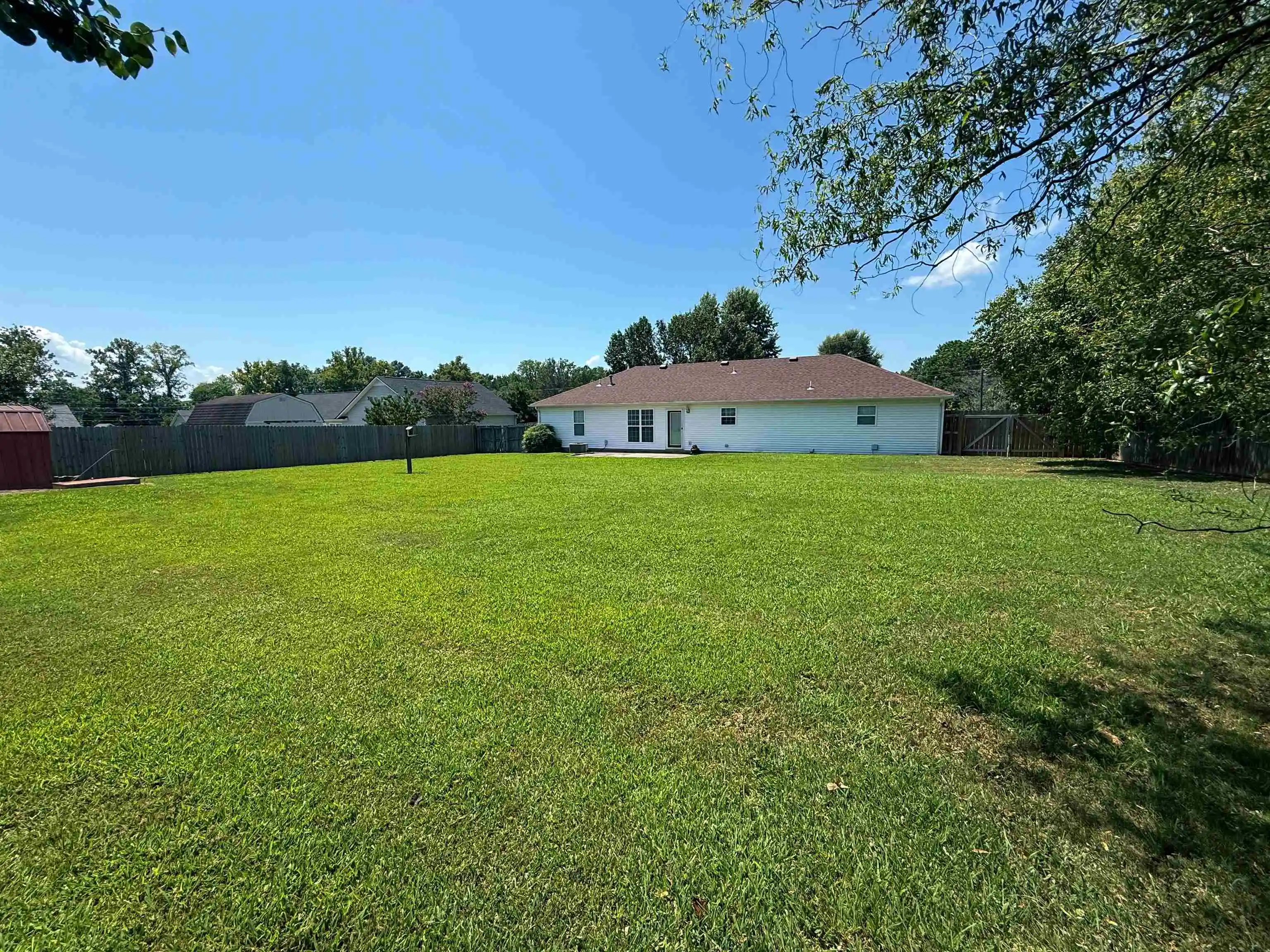 2nd image of 900 Sir James Ave, Dyersburg, TN 38024 | MLS# 10228522