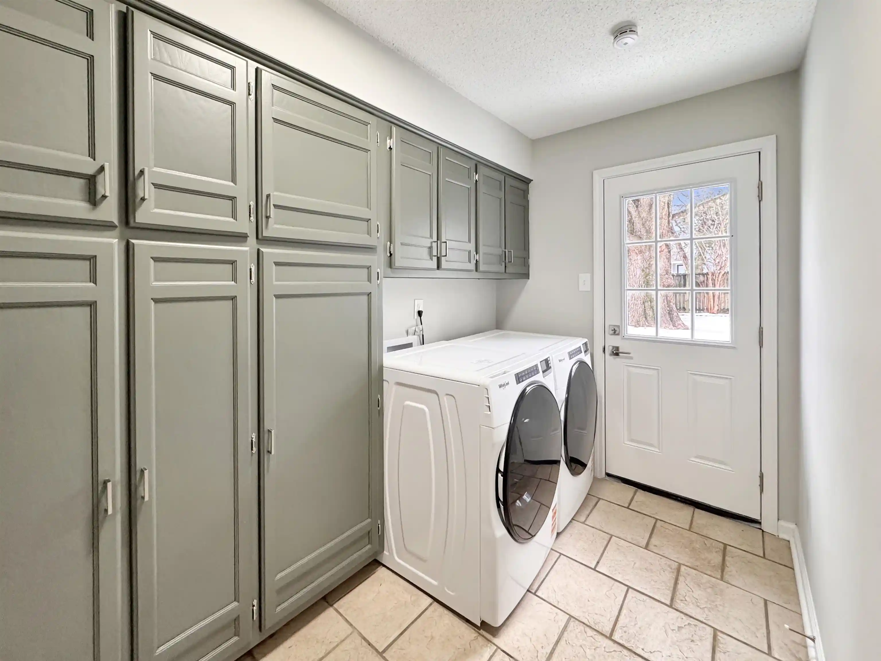 Photo 3 of Single family home for sale at 978 Hunters Point Dr, Cordova, TN 38018 | MLS# 10228544 | Listing updated on 2026-08-28