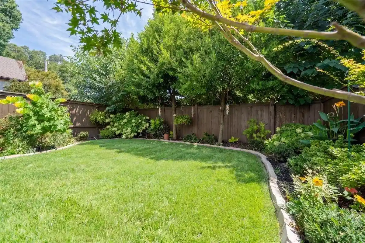 Photo 2 of Single family home for sale at 1076 Blythe St, Memphis, TN 38104 | MLS# 10228550 | Listing updated on 2026-08-18