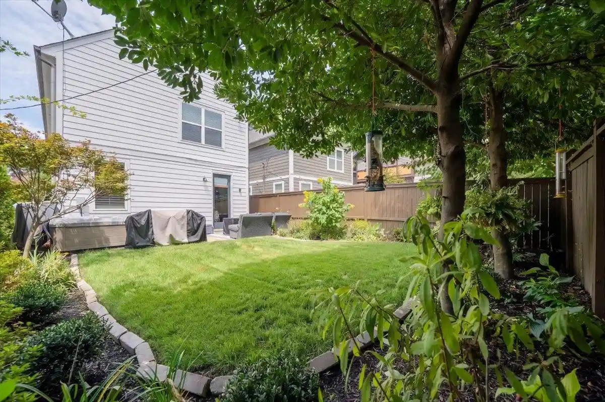 Photo 3 of Single family home for sale at 1076 Blythe St, Memphis, TN 38104 | MLS# 10228550 | Listing updated on 2026-08-18