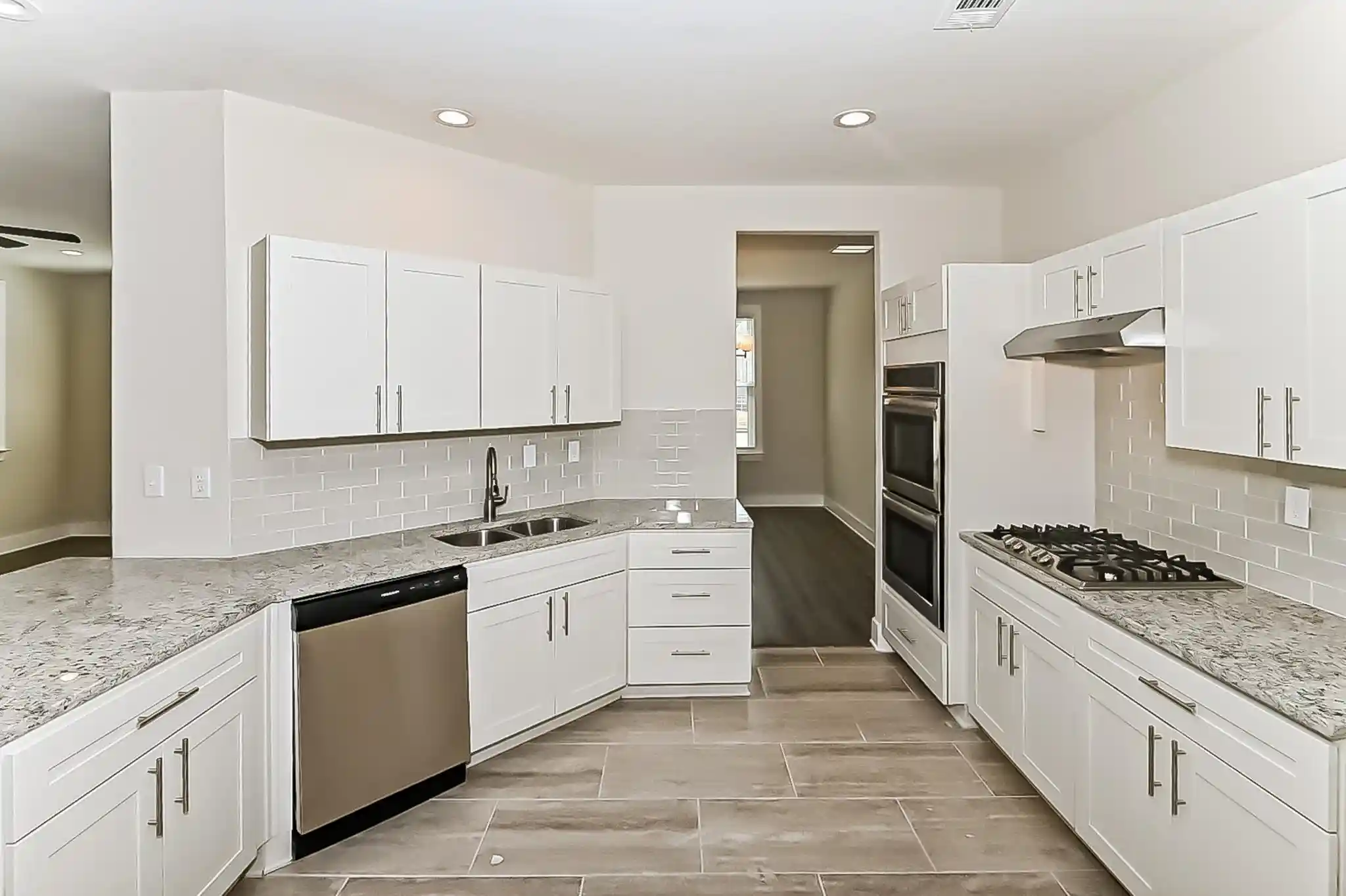 Photo 3 of Sale Pending at 156 Heritage Lake Dr, Memphis, TN 38109 | MLS# 10228586 | Listing updated on 2026-08-27