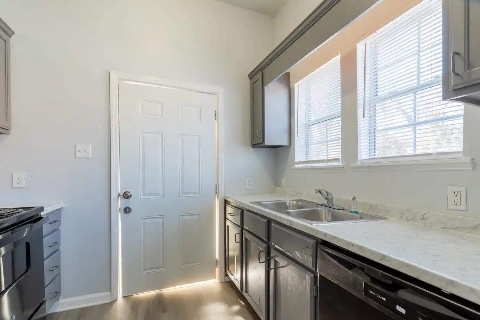 Photo 3 of Multi family home for sale at 1517 Court Ave, Memphis, TN 38104 | MLS# 10228595 | Listing updated on 2026-09-08