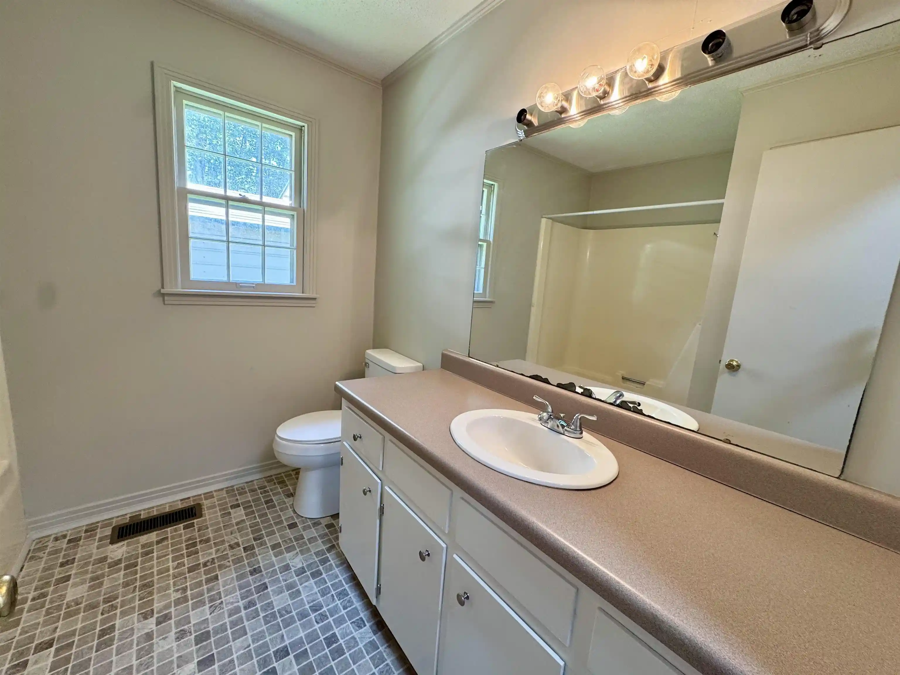Photo 4 of Single family home for sale at 1550 County Home Rd, Savannah, TN 38372 | MLS# 10228619 | Listing updated on 2026-09-05