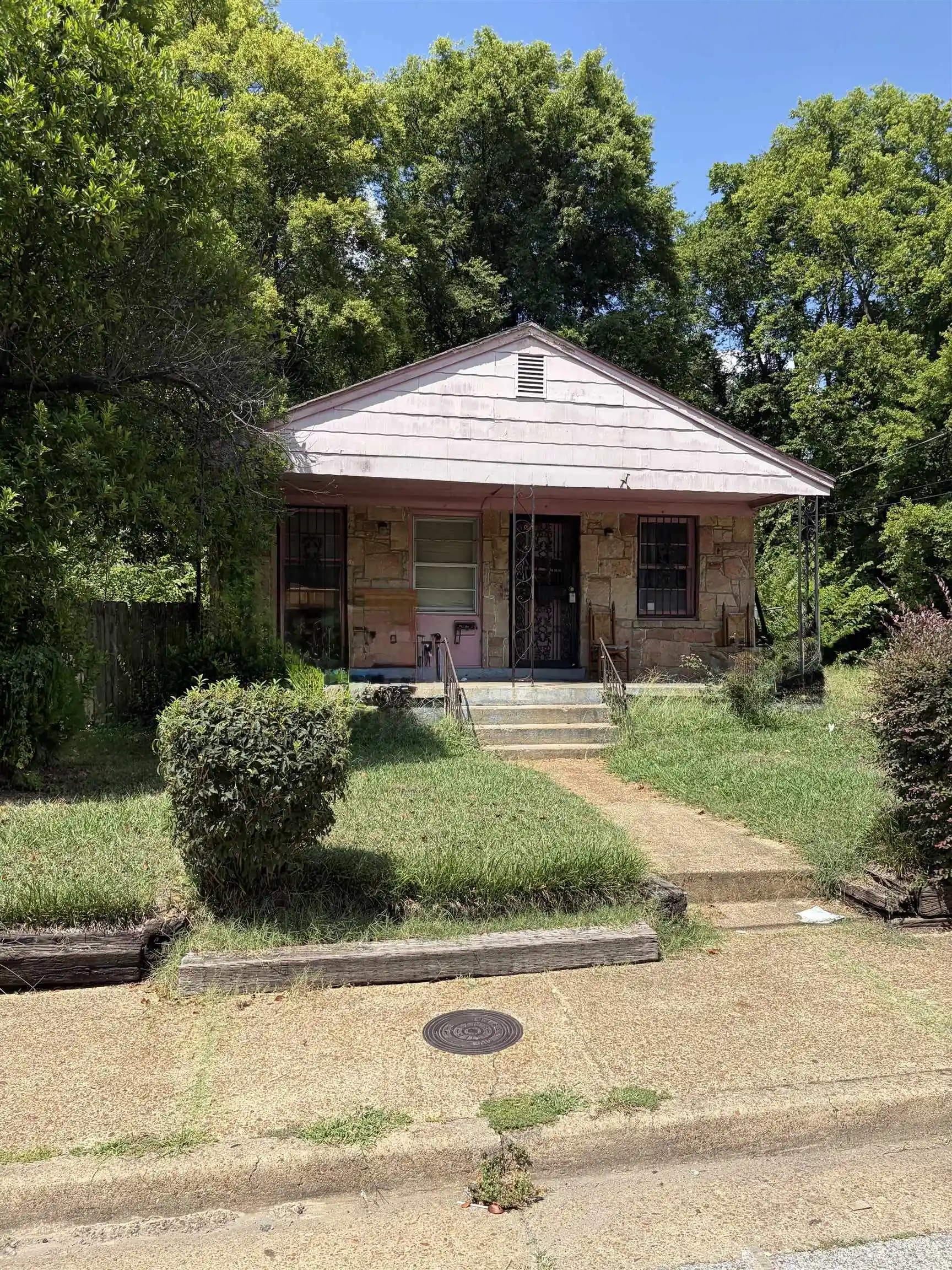 1st image of 2394 Shasta Ave, Memphis, TN 38108 | MLS# 10228641