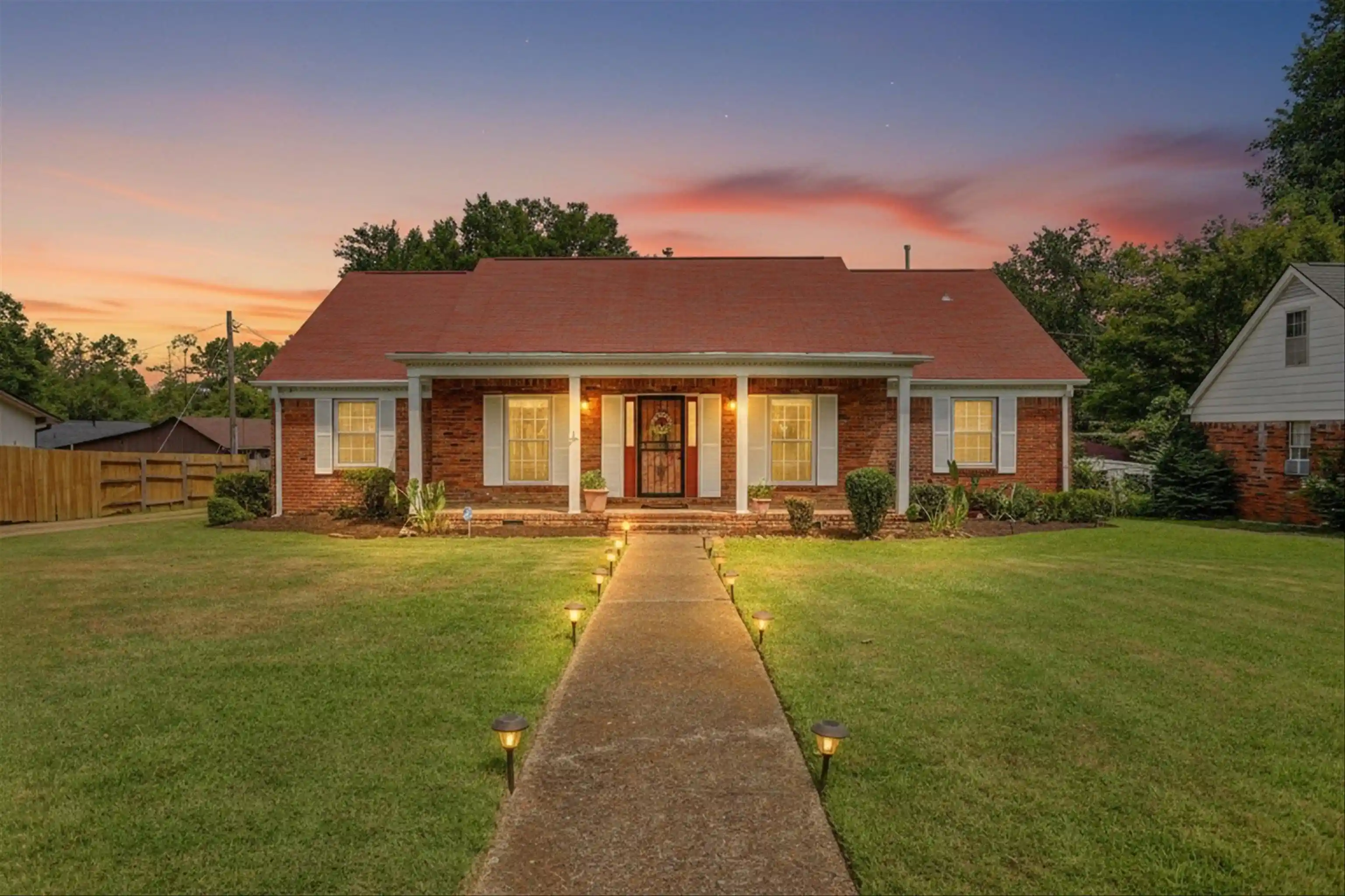 Photo 1 of Sale Pending at 4570 Craigmont Dr, Memphis, TN 38128 | MLS# 10228650 | Listing updated on 2026-09-15