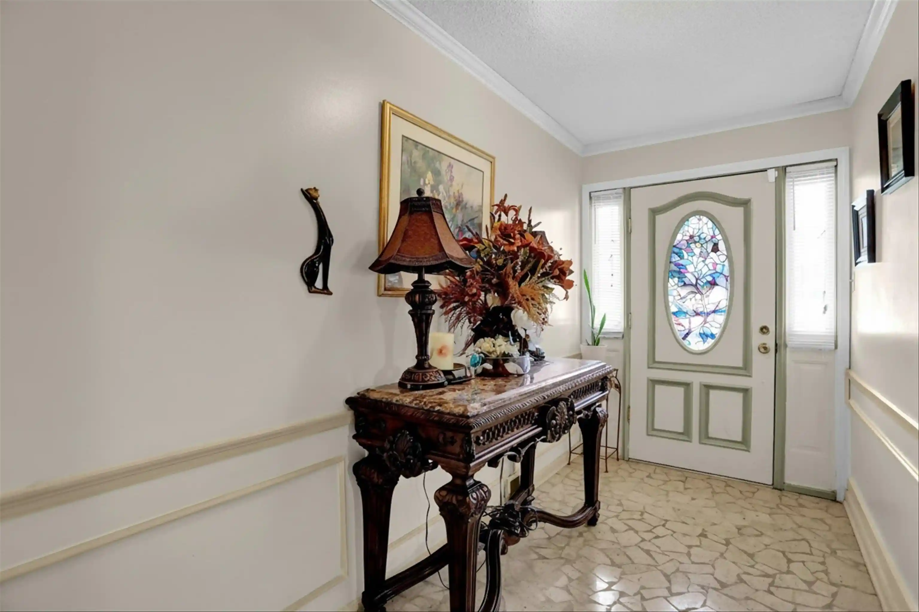 Photo 2 of Sale Pending at 4570 Craigmont Dr, Memphis, TN 38128 | MLS# 10228650 | Listing updated on 2026-09-15