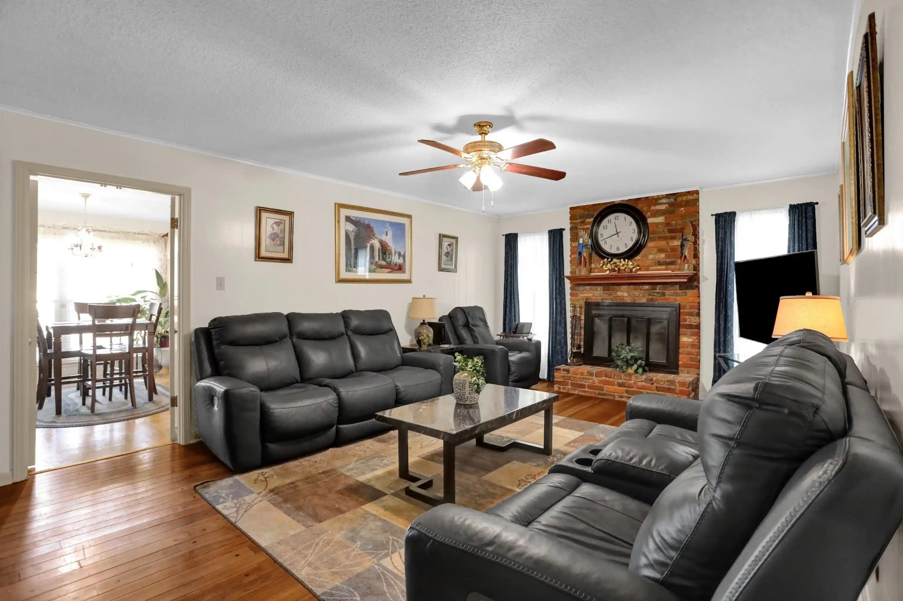 Photo 3 of Sale Pending at 4570 Craigmont Dr, Memphis, TN 38128 | MLS# 10228650 | Listing updated on 2026-09-15