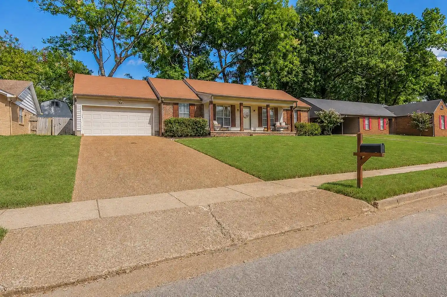 Photo 1 of Single family home for sale at 1994 Adney Gap Dr, Memphis, TN 38134 | MLS# 10228670 | Listing updated on 2026-08-21