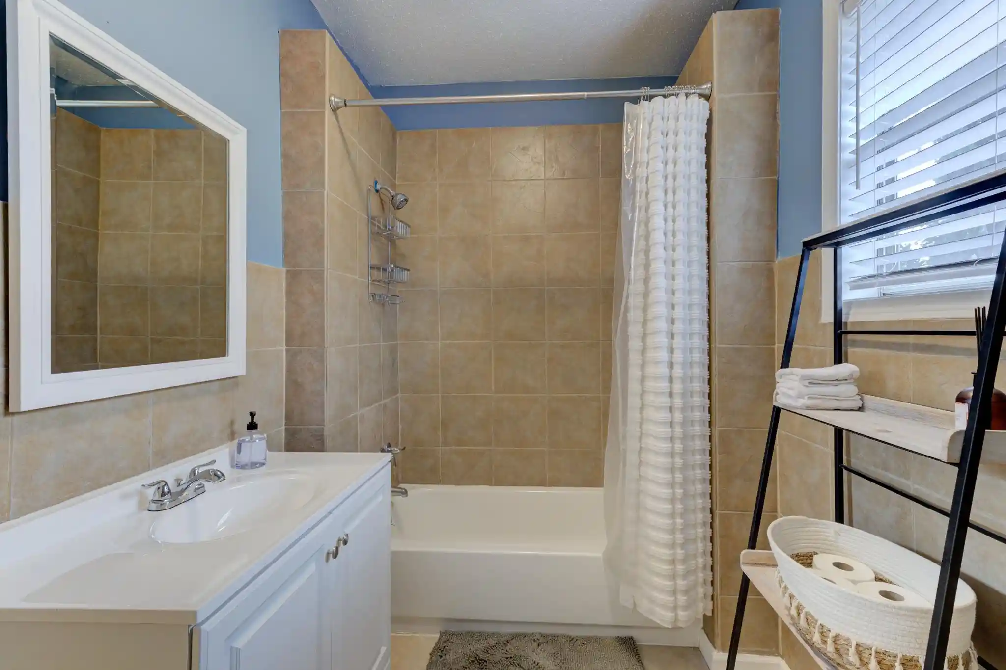 Photo 4 of Single family home for sale at 1072 S Rembert St, Memphis, TN 38104 | MLS# 10228675 | Listing updated on 2026-09-02