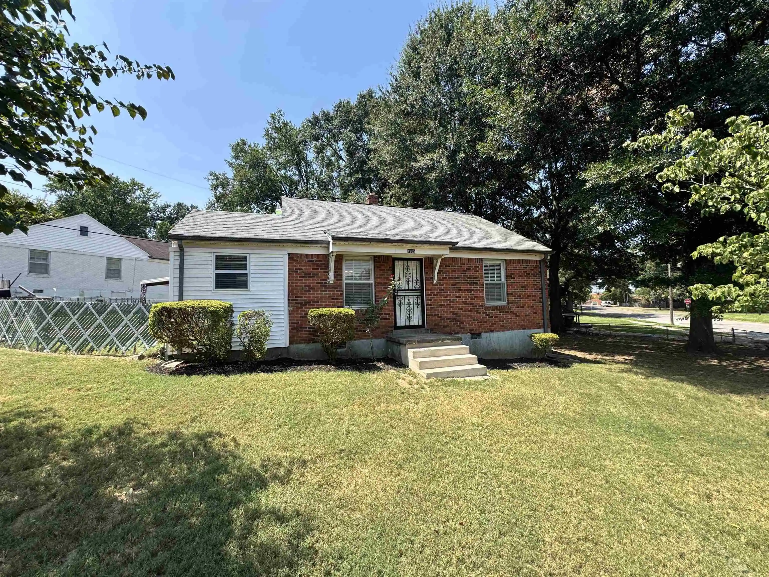 Photo 1 of Sale Pending at 1905 Ozark St, Memphis, TN 38108 | MLS# 10228705 | Listing updated on 2026-08-23