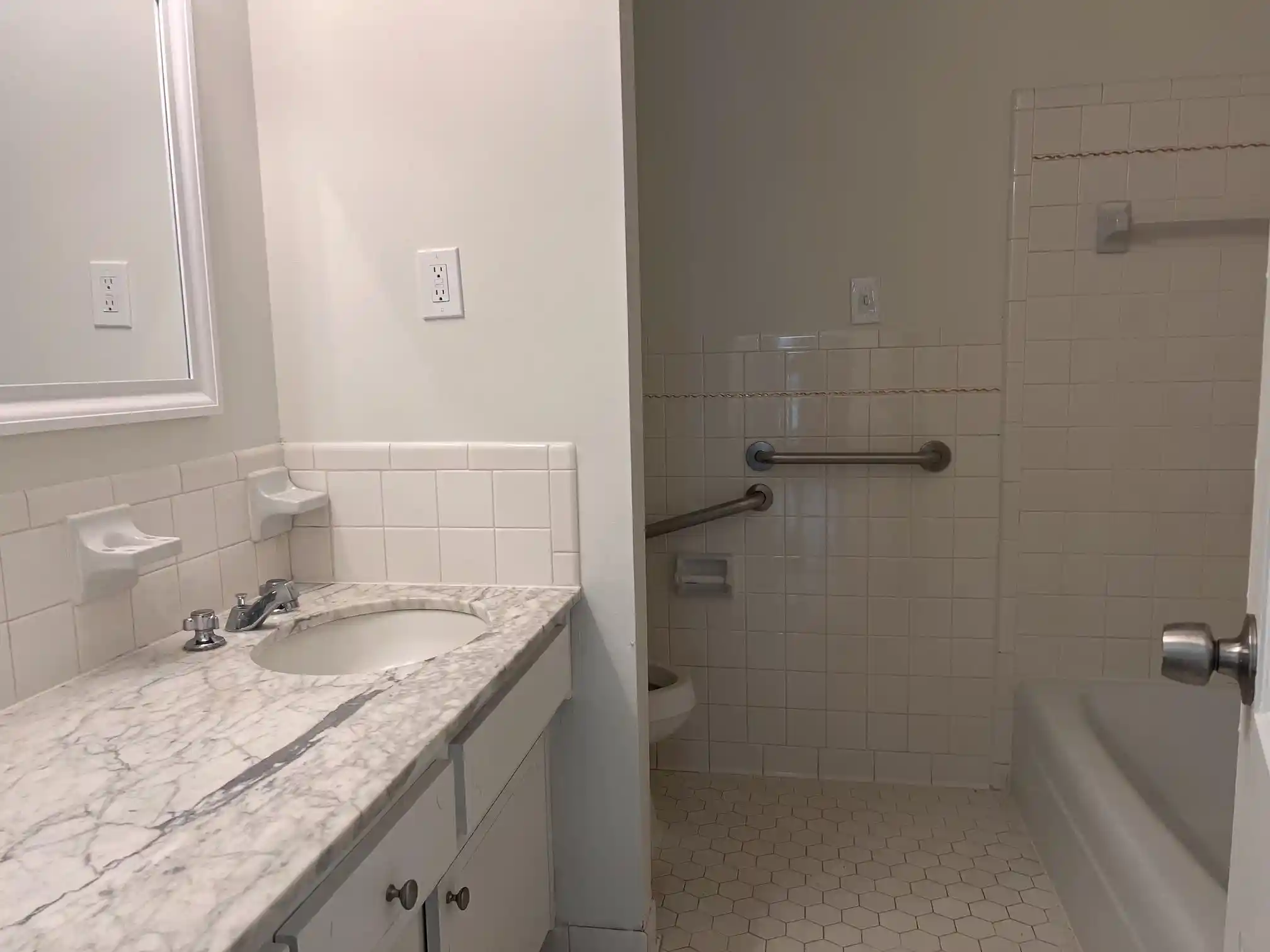 Photo 3 of Sale Pending at 5915 Macleod Dr, Memphis, TN 38119 | MLS# 10228732 | Listing updated on 2026-09-03