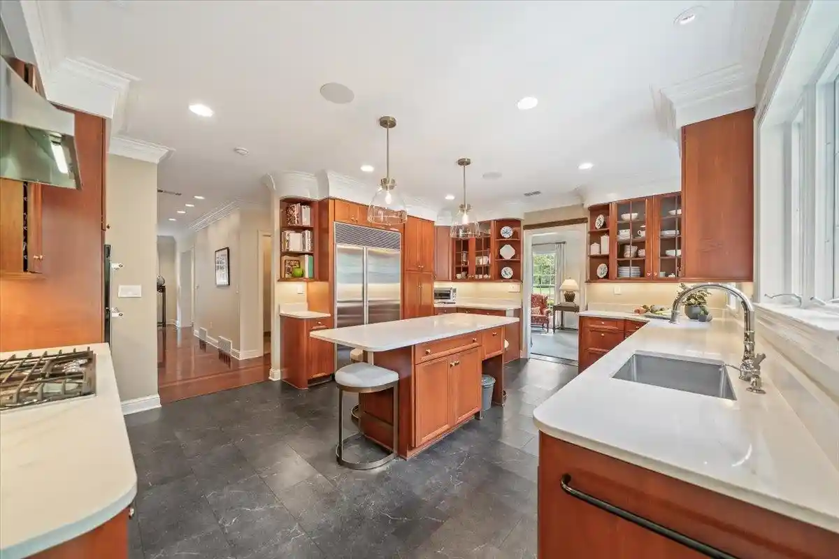 2nd image of 188 E Galloway Dr, Memphis, TN 38111 | MLS# 10228749