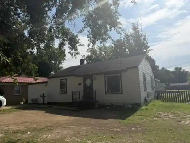 Photo 1 of Sale Pending at 214 Sycamore Rd, Collierville, TN 38017 | MLS# 10228783 | Listing updated on 2026-09-09