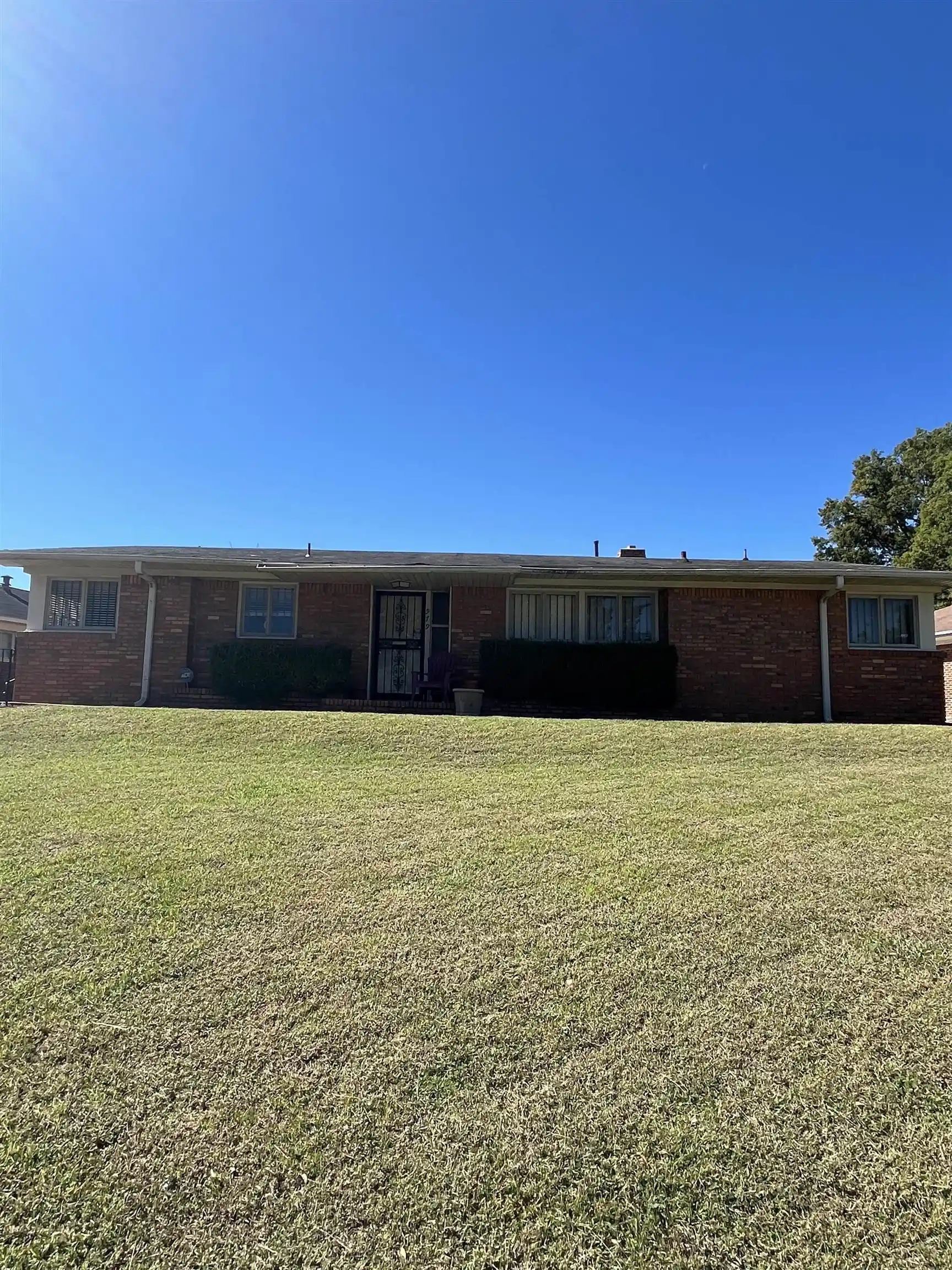 Photo 1 of Sale Pending at 979 N Idlewild St, Memphis, TN 38107 | MLS# 10228792 | Listing updated on 2026-08-24