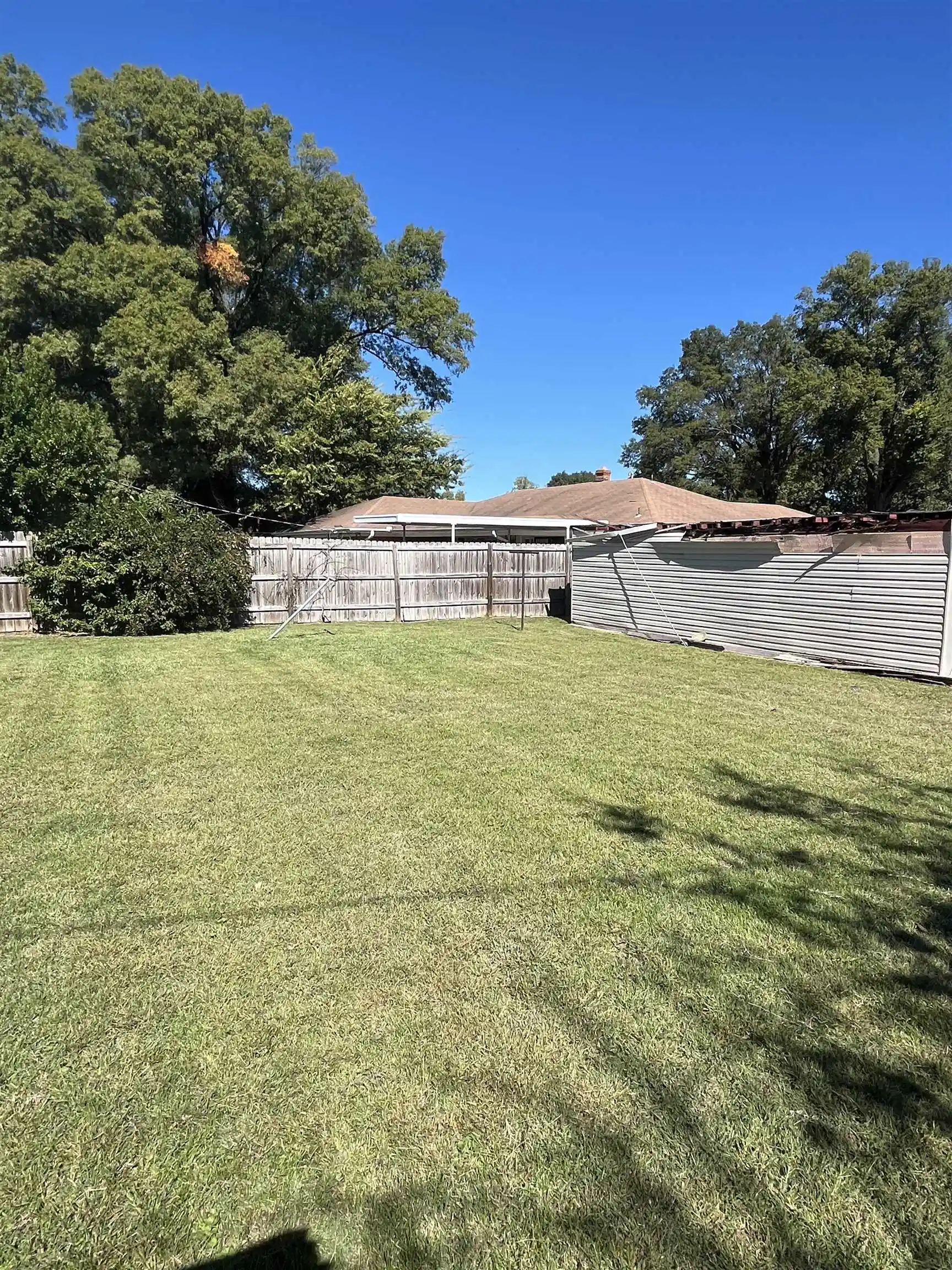 Photo 4 of Sale Pending at 979 N Idlewild St, Memphis, TN 38107 | MLS# 10228792 | Listing updated on 2026-08-24
