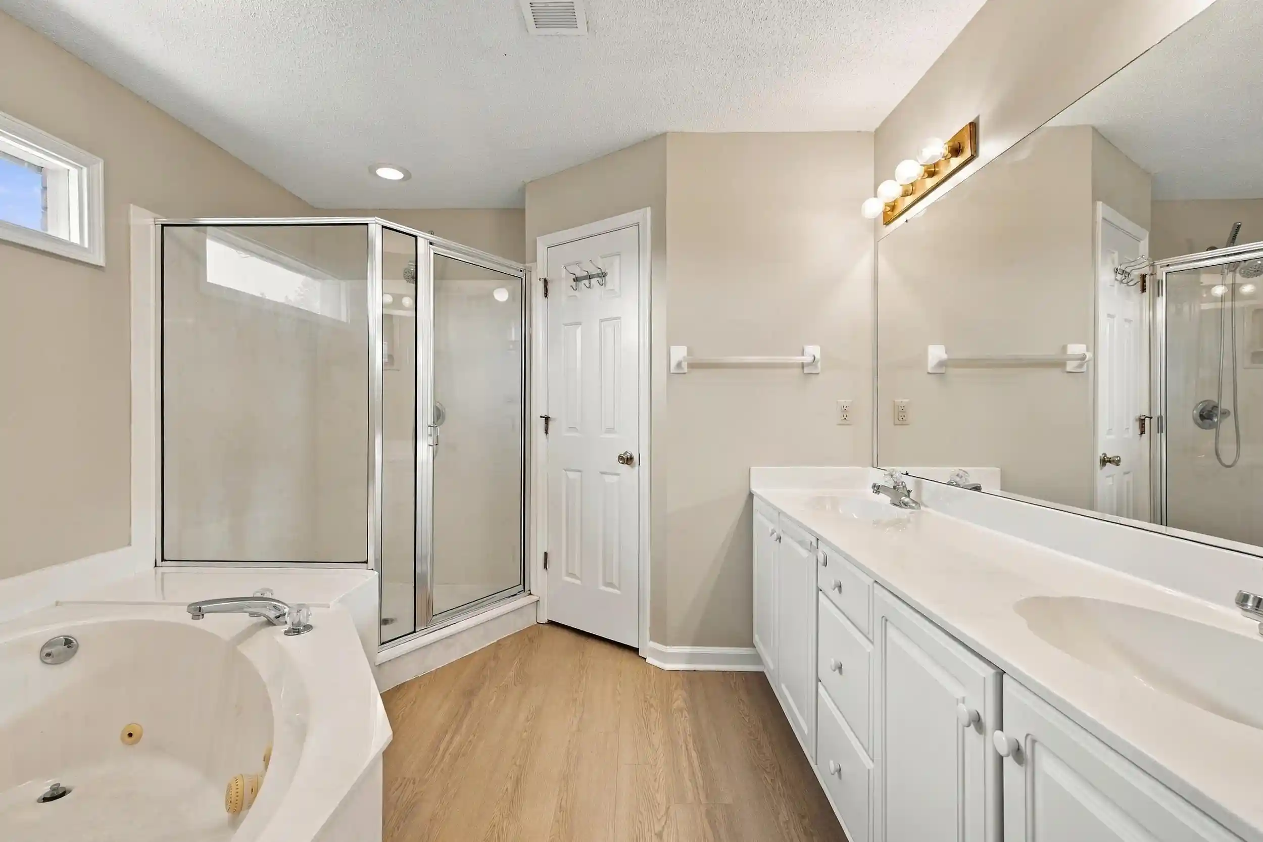 Photo 2 of Single family home for sale at 3180 Hedgemore Cv, Bartlett, TN 38135 | MLS# 10228803 | Listing updated on 2026-09-23