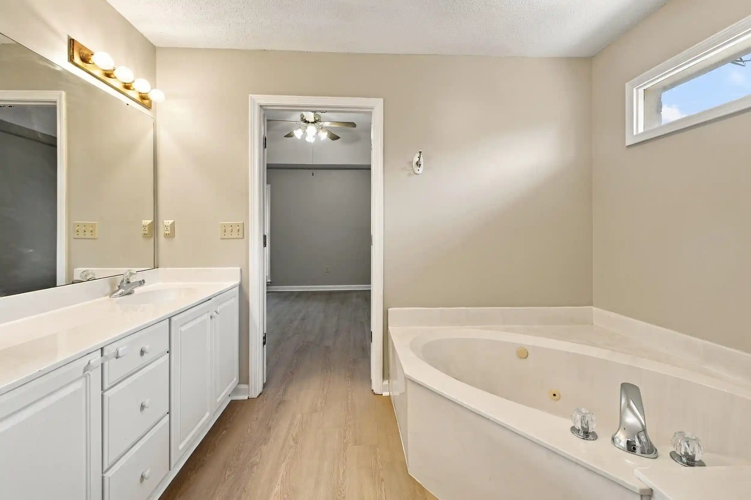 Photo 3 of Single family home for sale at 3180 Hedgemore Cv, Bartlett, TN 38135 | MLS# 10228803 | Listing updated on 2026-09-23