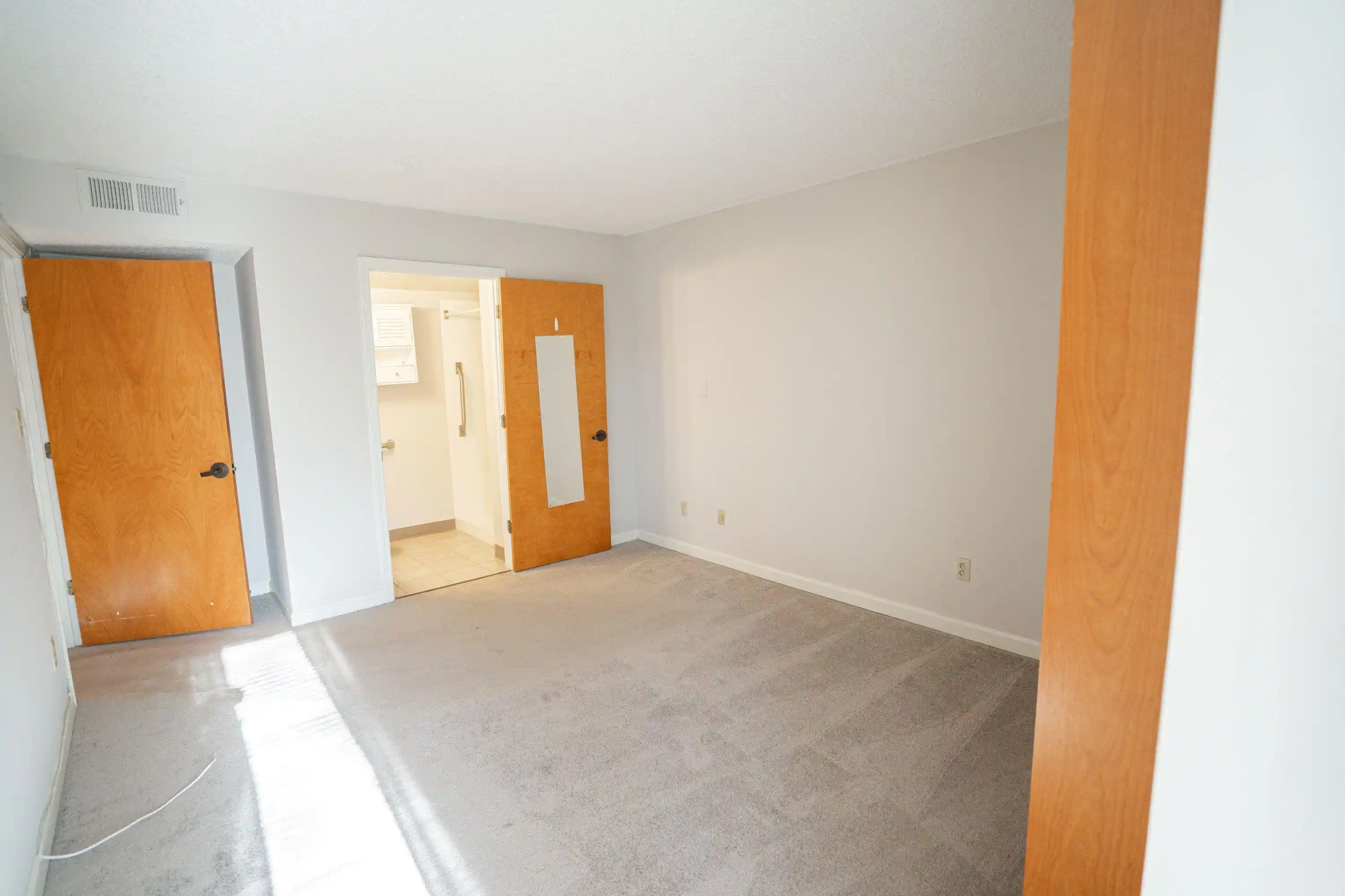 Photo 2 of Condo for sale at 3589 Covington Pike #216, Memphis, TN 38128 | MLS# 10228817 | Listing updated on 2026-08-20