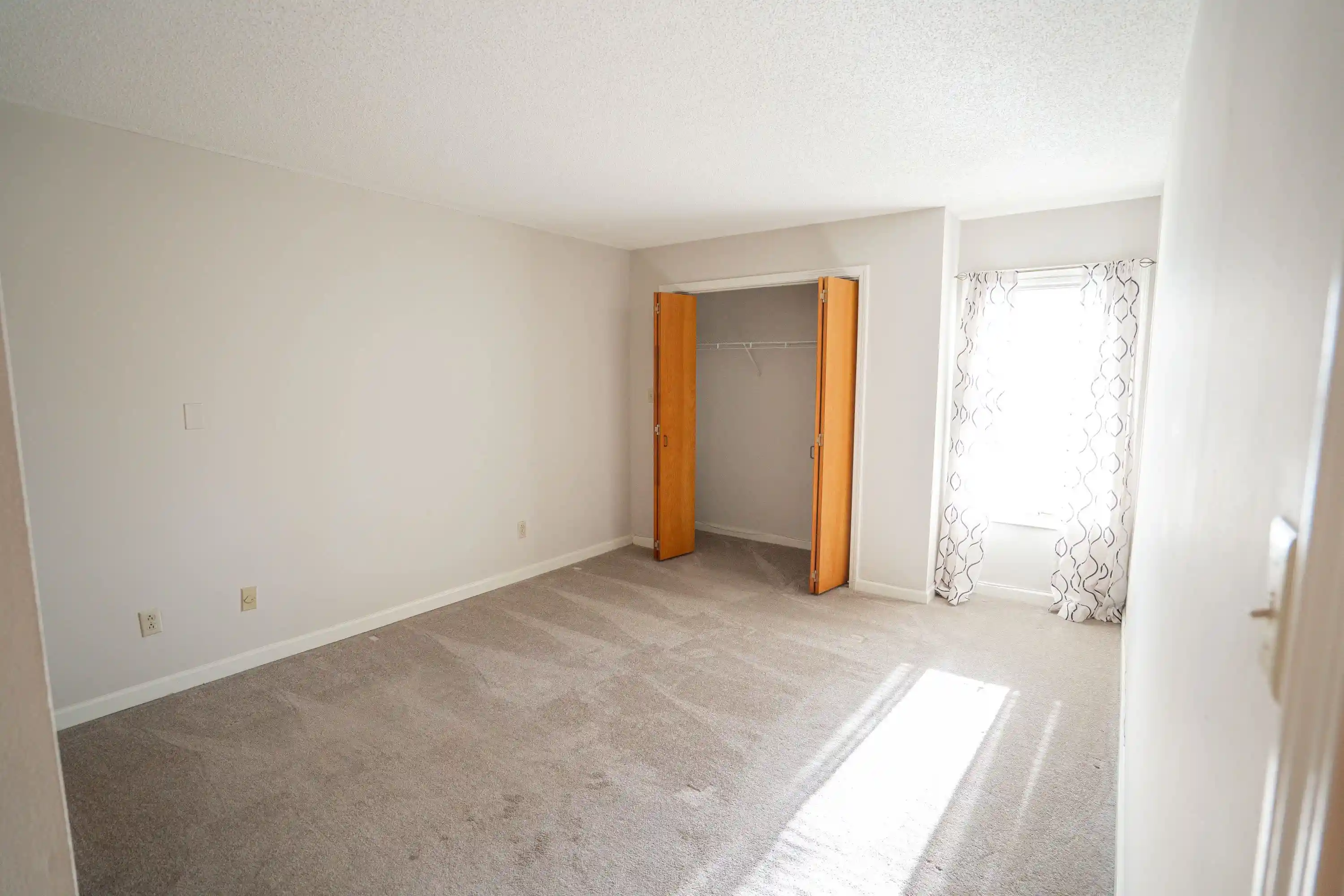 Photo 3 of Condo for sale at 3589 Covington Pike #216, Memphis, TN 38128 | MLS# 10228817 | Listing updated on 2026-08-20