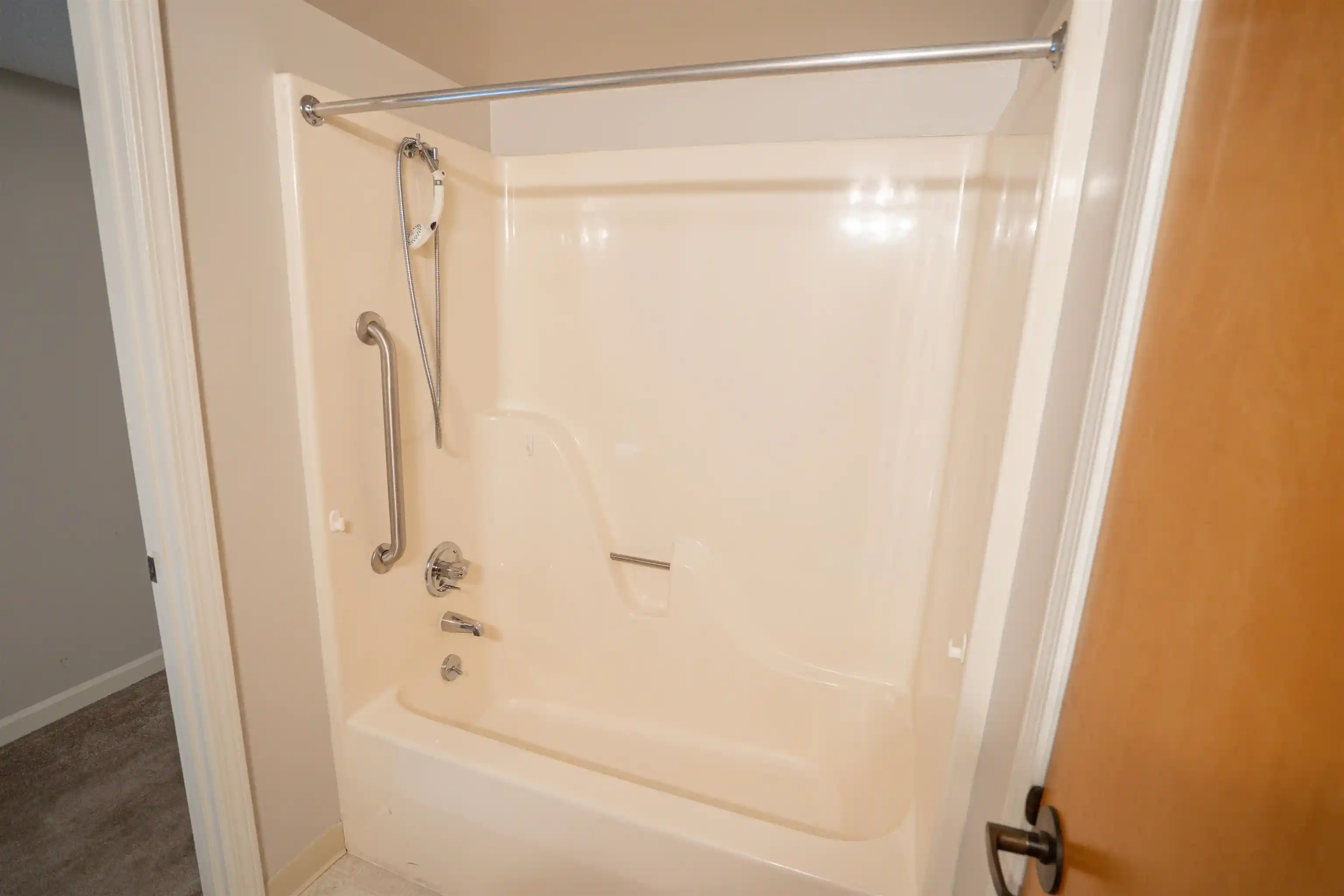 Photo 3 of Condo for sale at 3589 Covington Pike #216, Memphis, TN 38128 | MLS# 10228817 | Listing updated on 2026-10-09