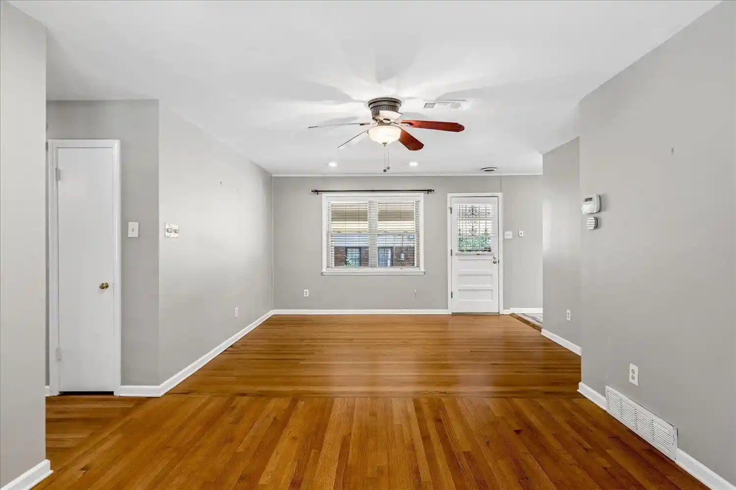 Photo 2 of Sale Pending at 5303 Edenshire Ave, Memphis, TN 38117 | MLS# 10228828 | Listing updated on 2026-10-23