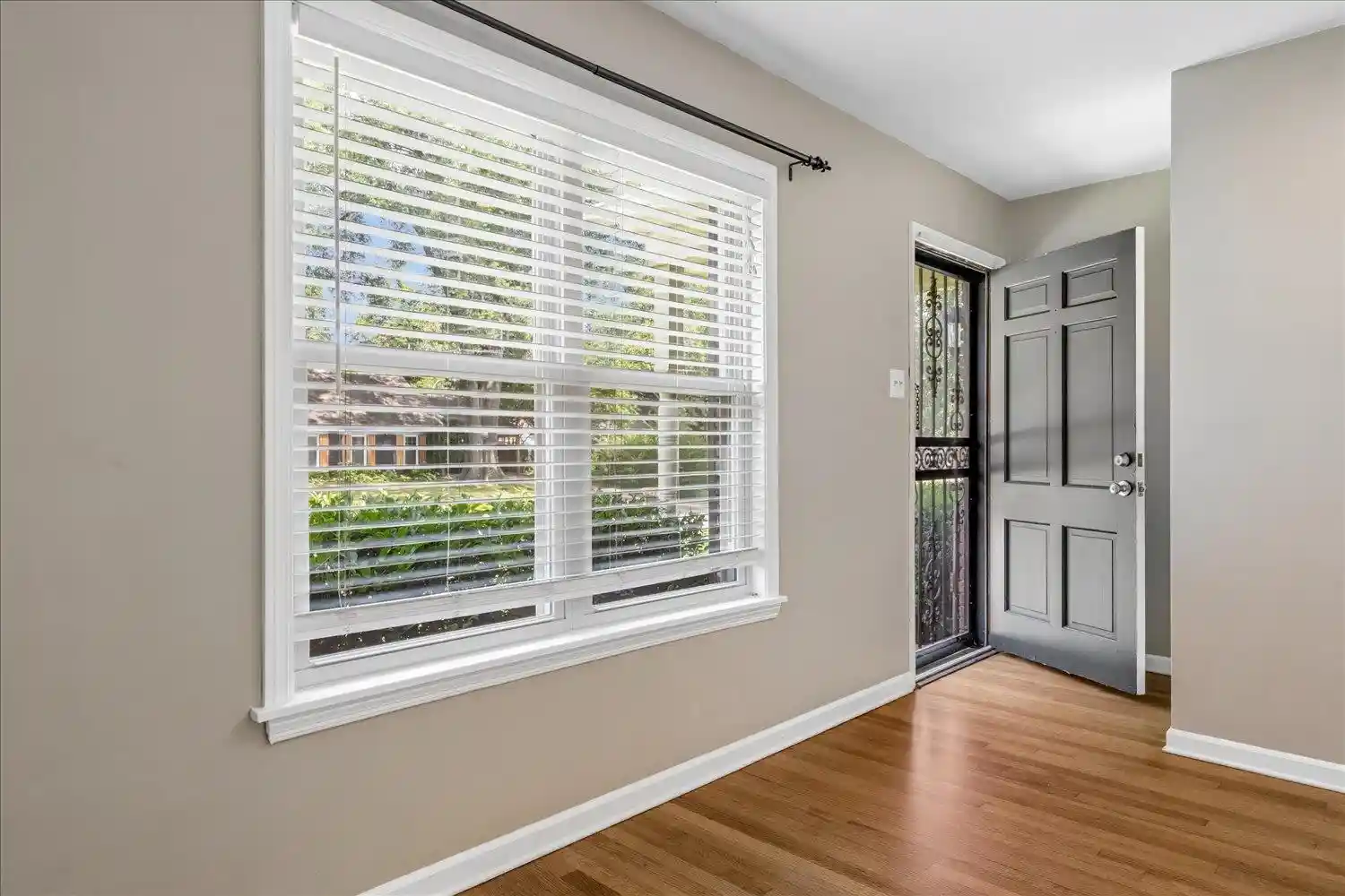 Photo 4 of Sale Pending at 5303 Edenshire Ave, Memphis, TN 38117 | MLS# 10228828 | Listing updated on 2026-10-23