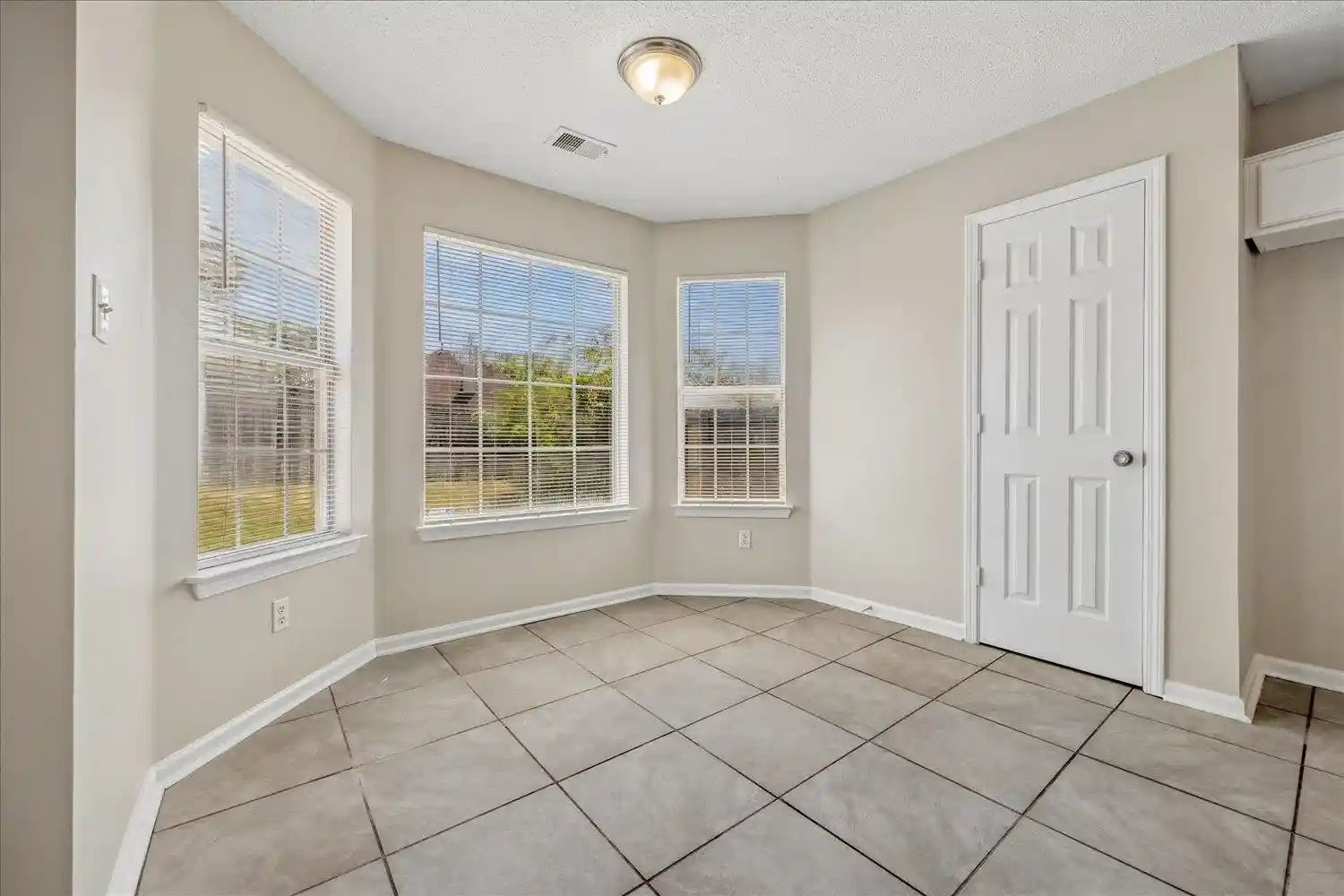 Photo 2 of Single family home for sale at 6943 Country Walk Dr, Cordova, TN 38018 | MLS# 10228870 | Listing updated on 2026-08-21