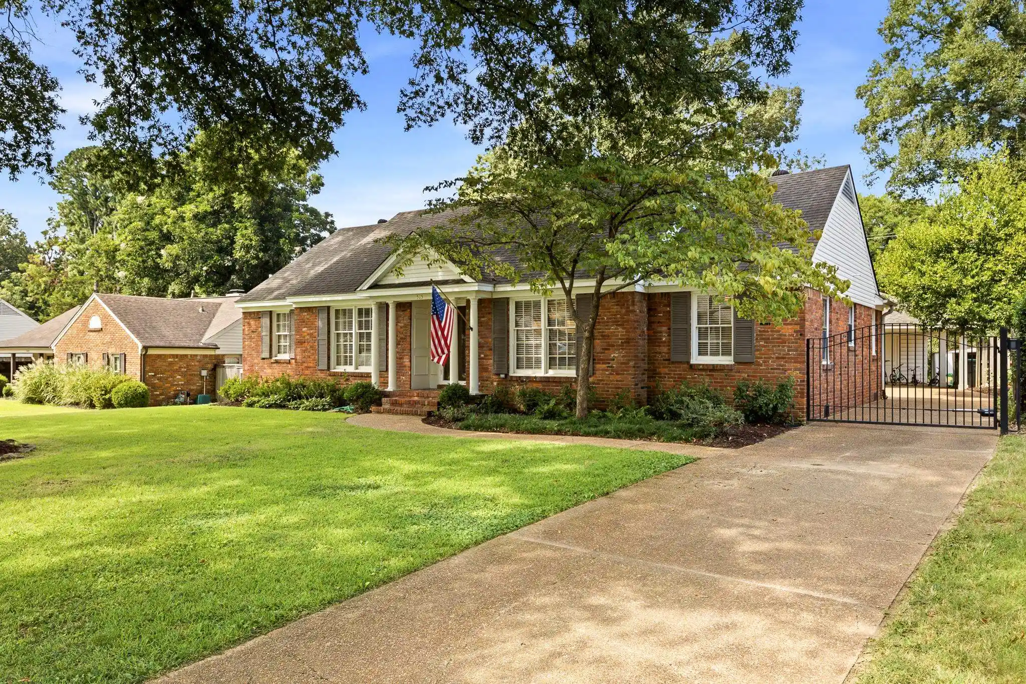 Photo 1 of Sale Pending at 515 Melody Ln, Memphis, TN 38120 | MLS# 10228892 | Listing updated on 2026-08-26