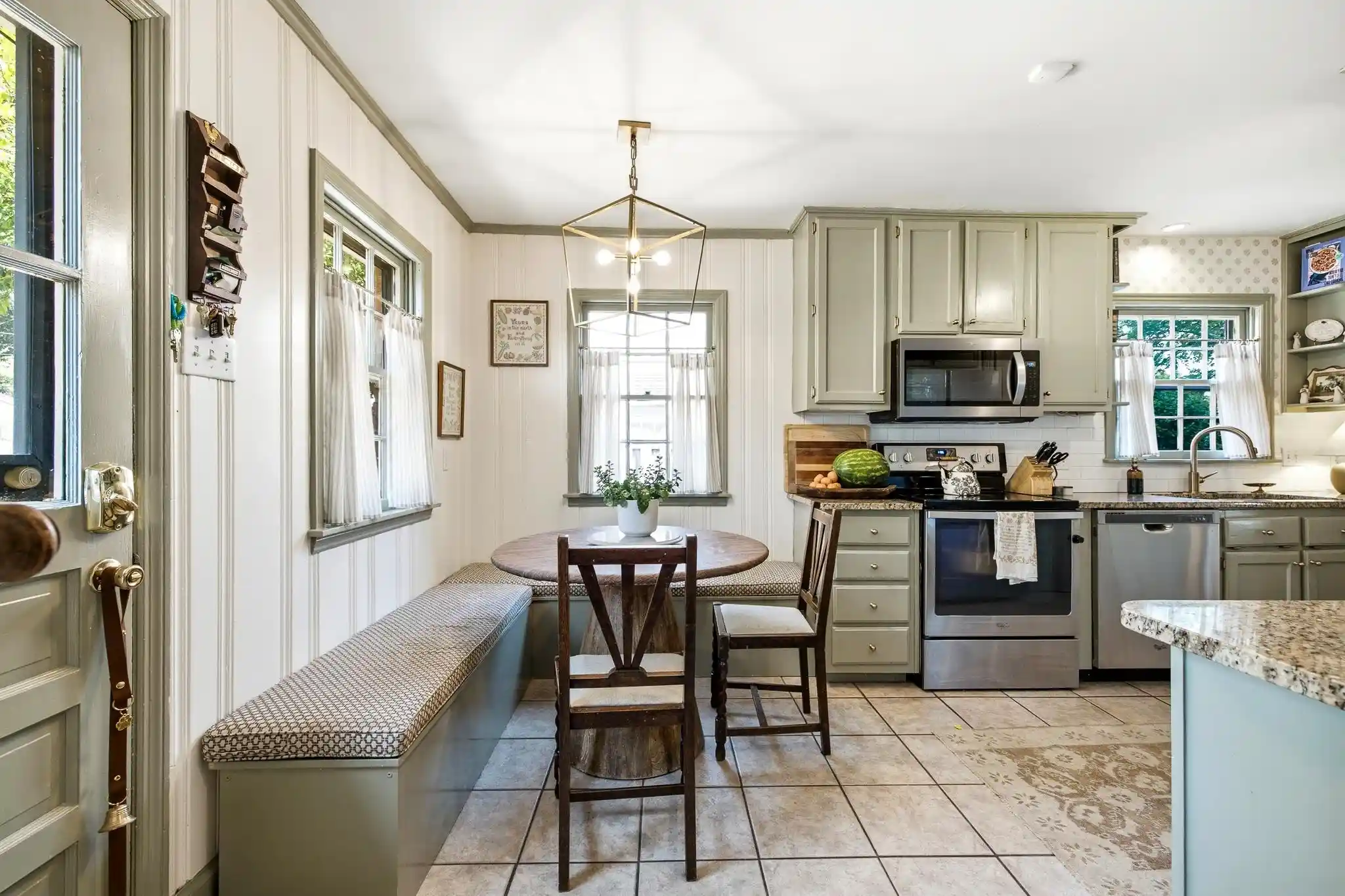 Photo 4 of Sale Pending at 515 Melody Ln, Memphis, TN 38120 | MLS# 10228892 | Listing updated on 2026-08-26