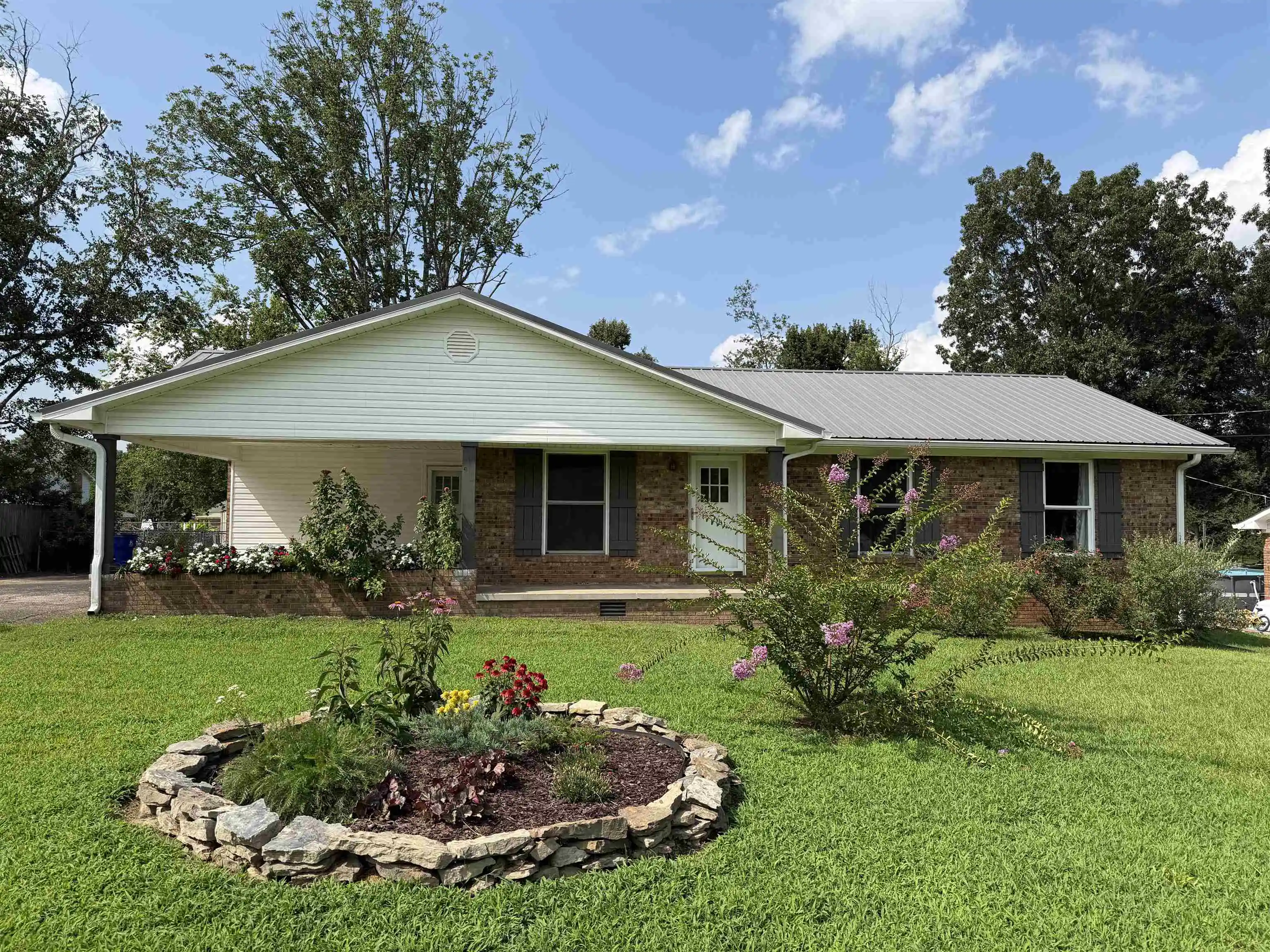 1st image of 295 Central Ave, Savannah, TN 38372 | MLS# 10228895