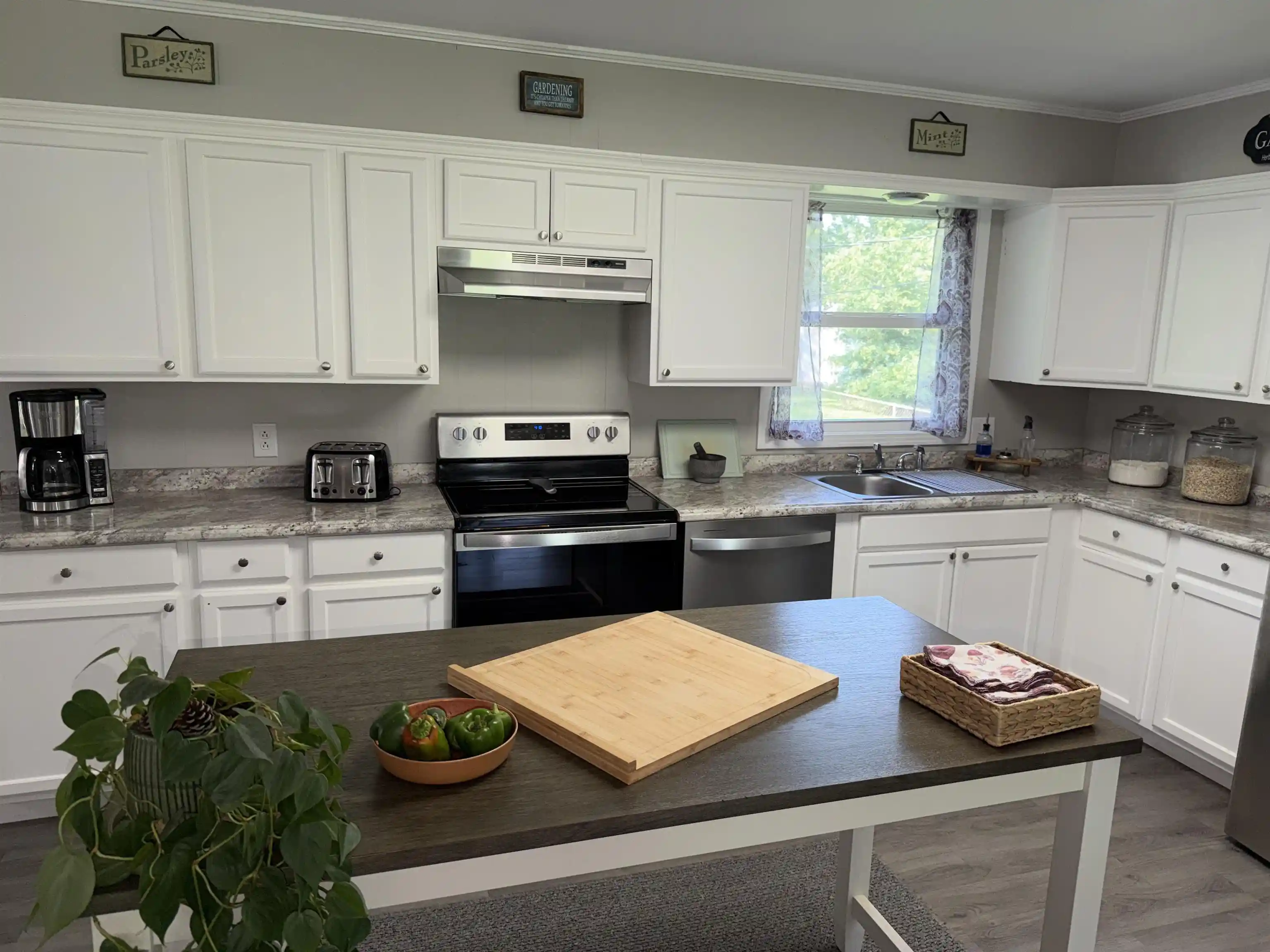 3rd image of 295 Central Ave, Savannah, TN 38372 | MLS# 10228895
