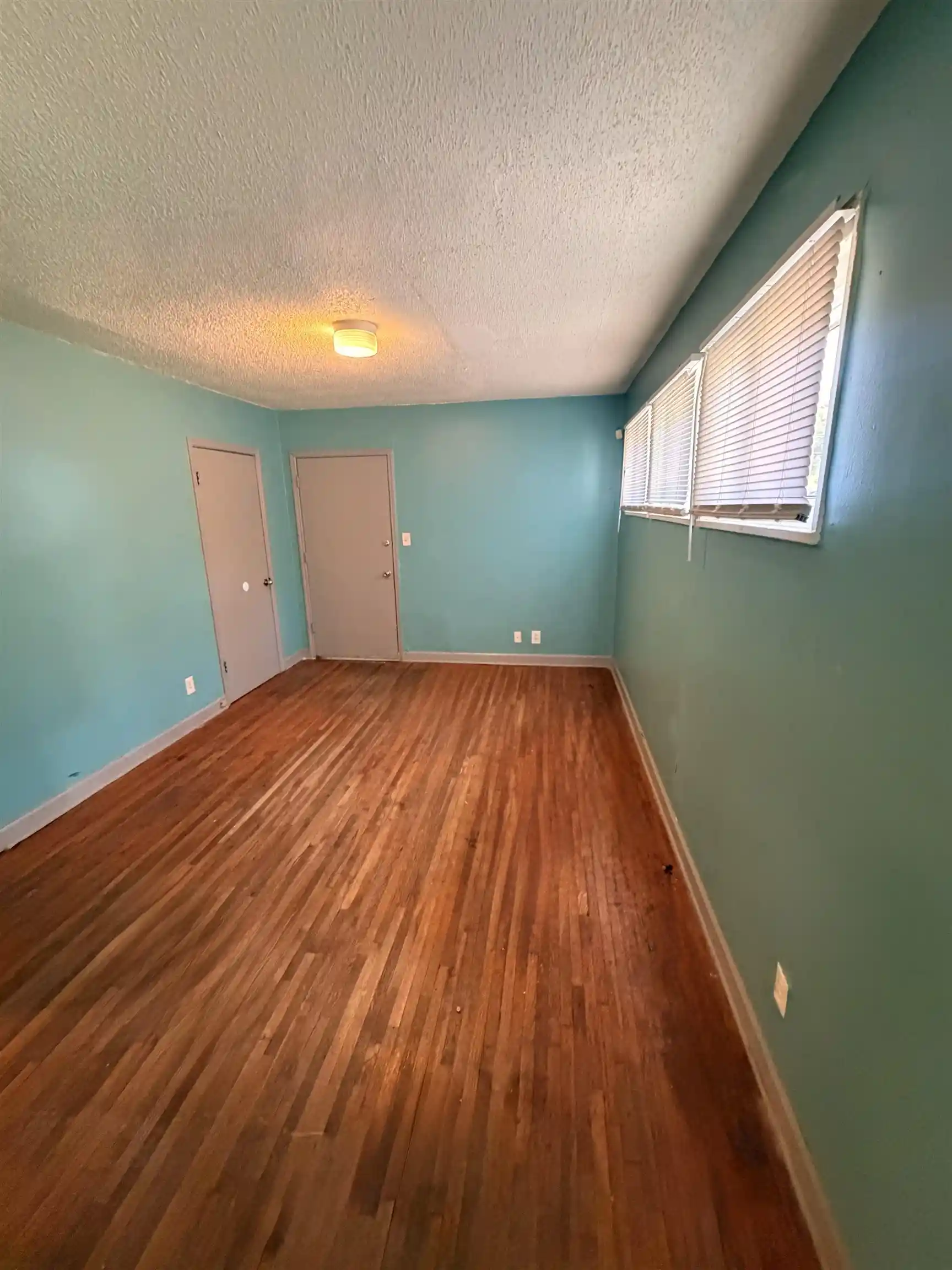 Photo 3 of Multi family home for sale at 1092 N Evergreen St, Memphis, TN 38107 | MLS# 10228912 | Listing updated on 2026-08-22