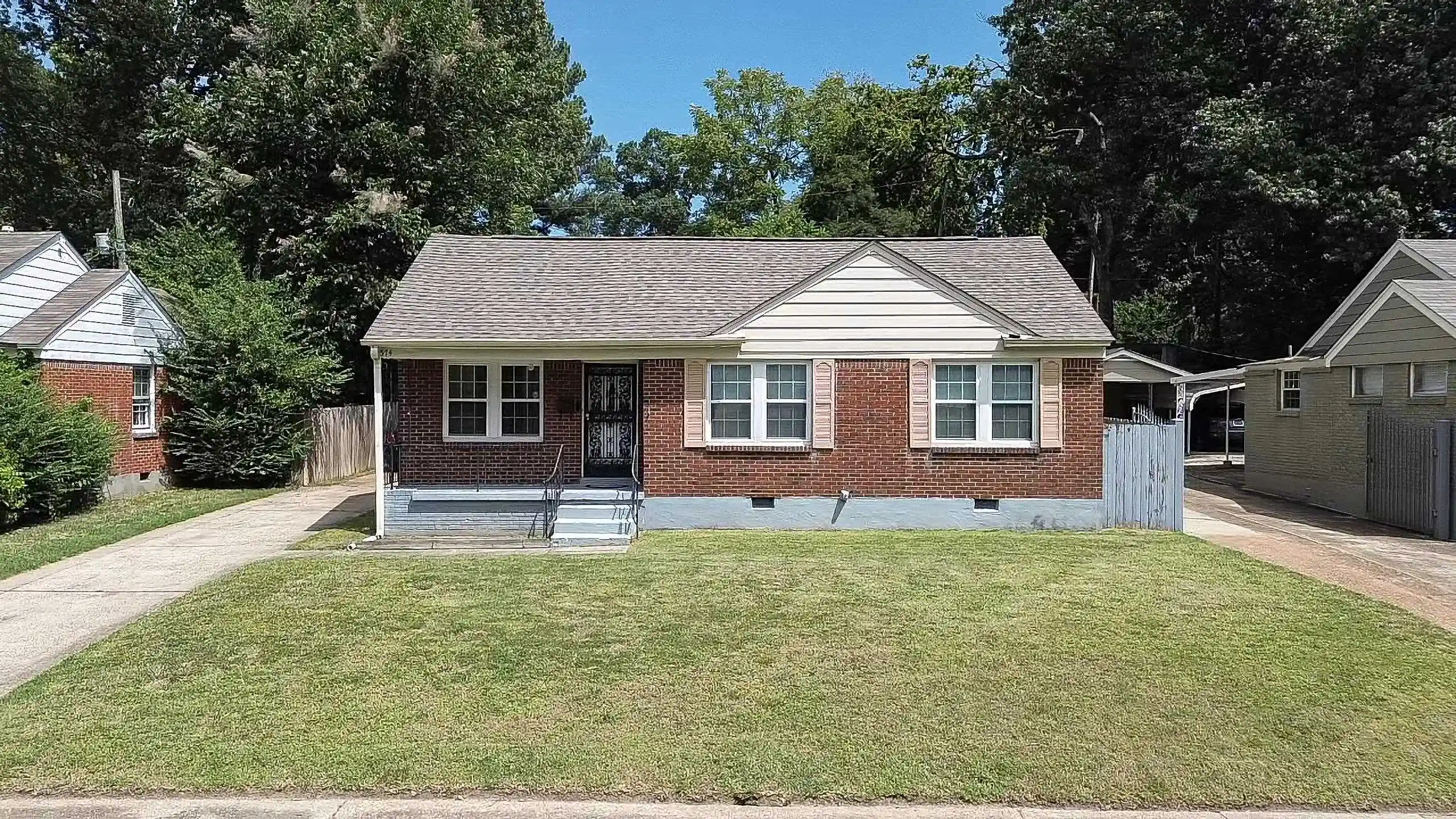 Photo 2 of Sale Pending at 574 Waring Rd, Memphis, TN 38122 | MLS# 10228919 | Listing updated on 2026-08-24