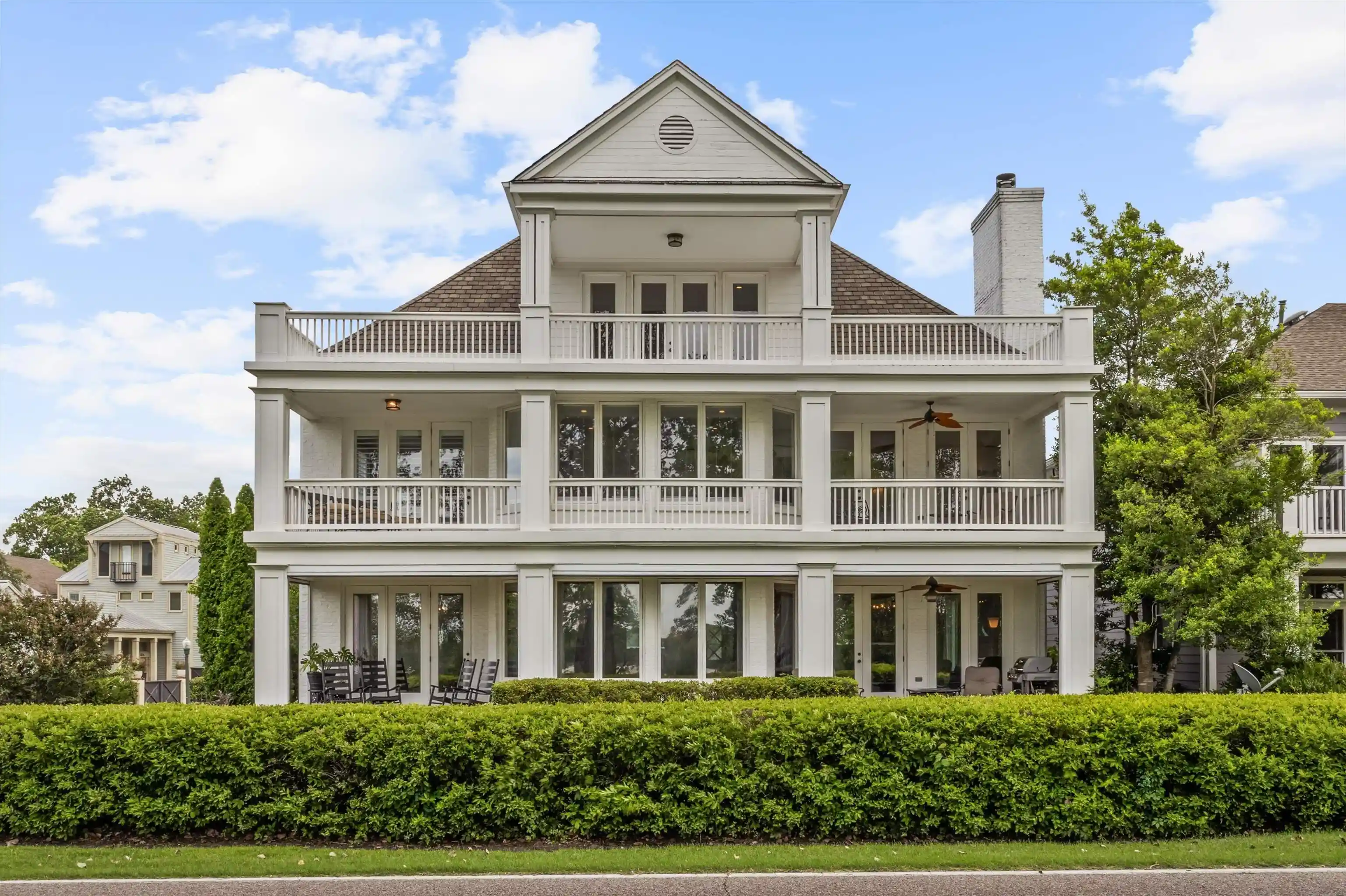 Photo 1 of Single family home for sale at 1011 Island Park Dr, Memphis, TN 38103 | MLS# 10228920 | Listing updated on 2026-08-26