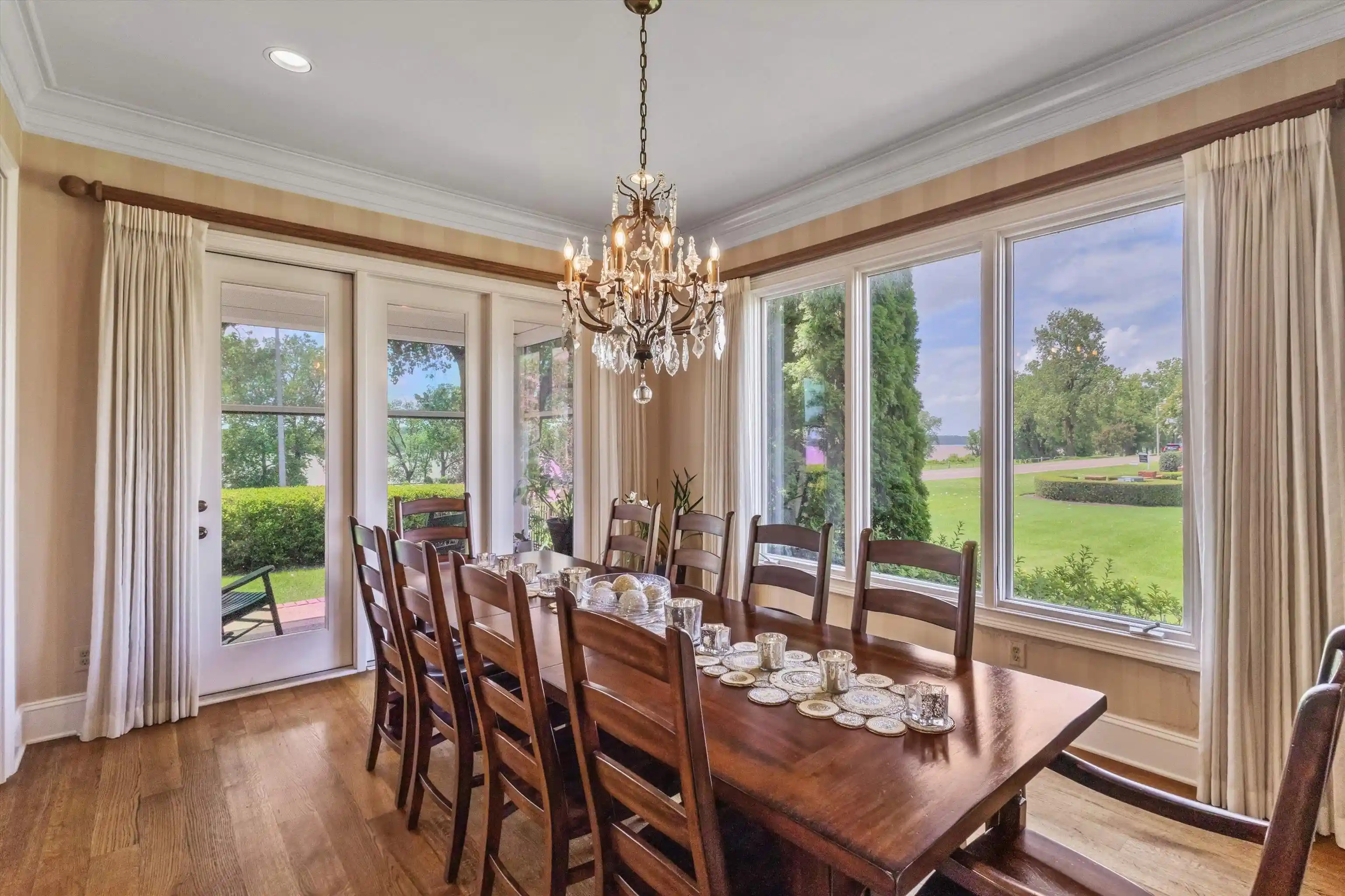 Photo 2 of Single family home for sale at 1011 Island Park Dr, Memphis, TN 38103 | MLS# 10228920 | Listing updated on 2026-08-26