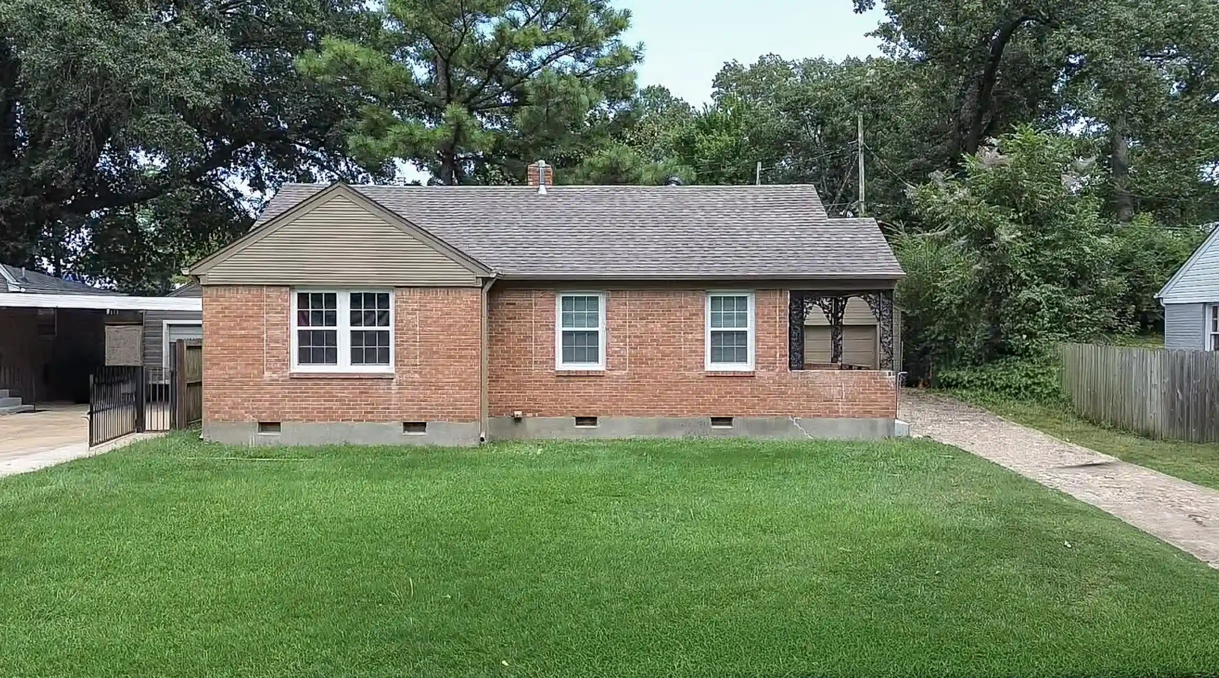 Photo 2 of Sale Pending at 596 Waring Rd, Memphis, TN 38122 | MLS# 10228923 | Listing updated on 2026-08-24