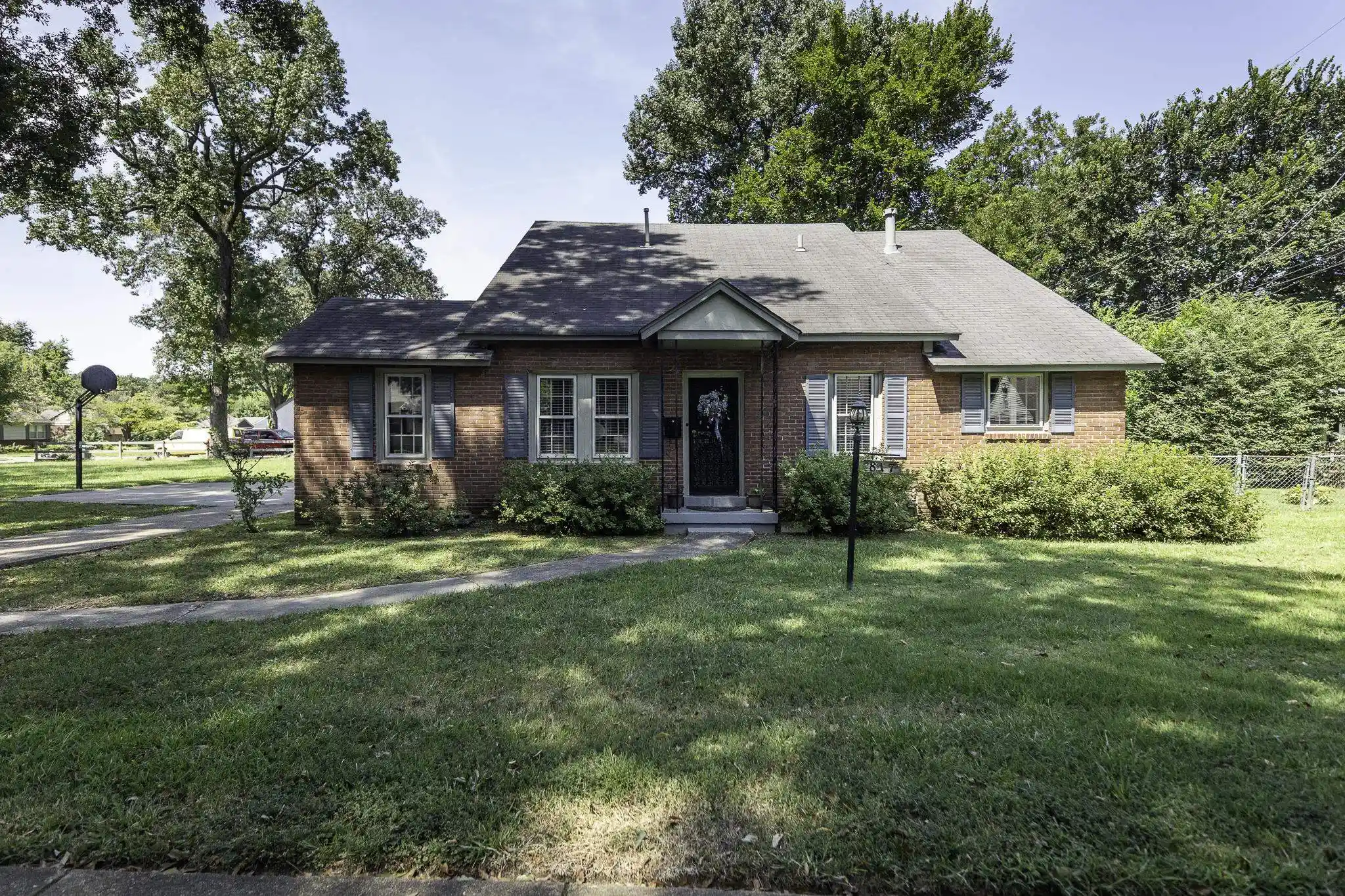 Photo 1 of Single family home for sale at 817 Shotwell St, Memphis, TN 38111 | MLS# 10228941 | Listing updated on 2026-08-22