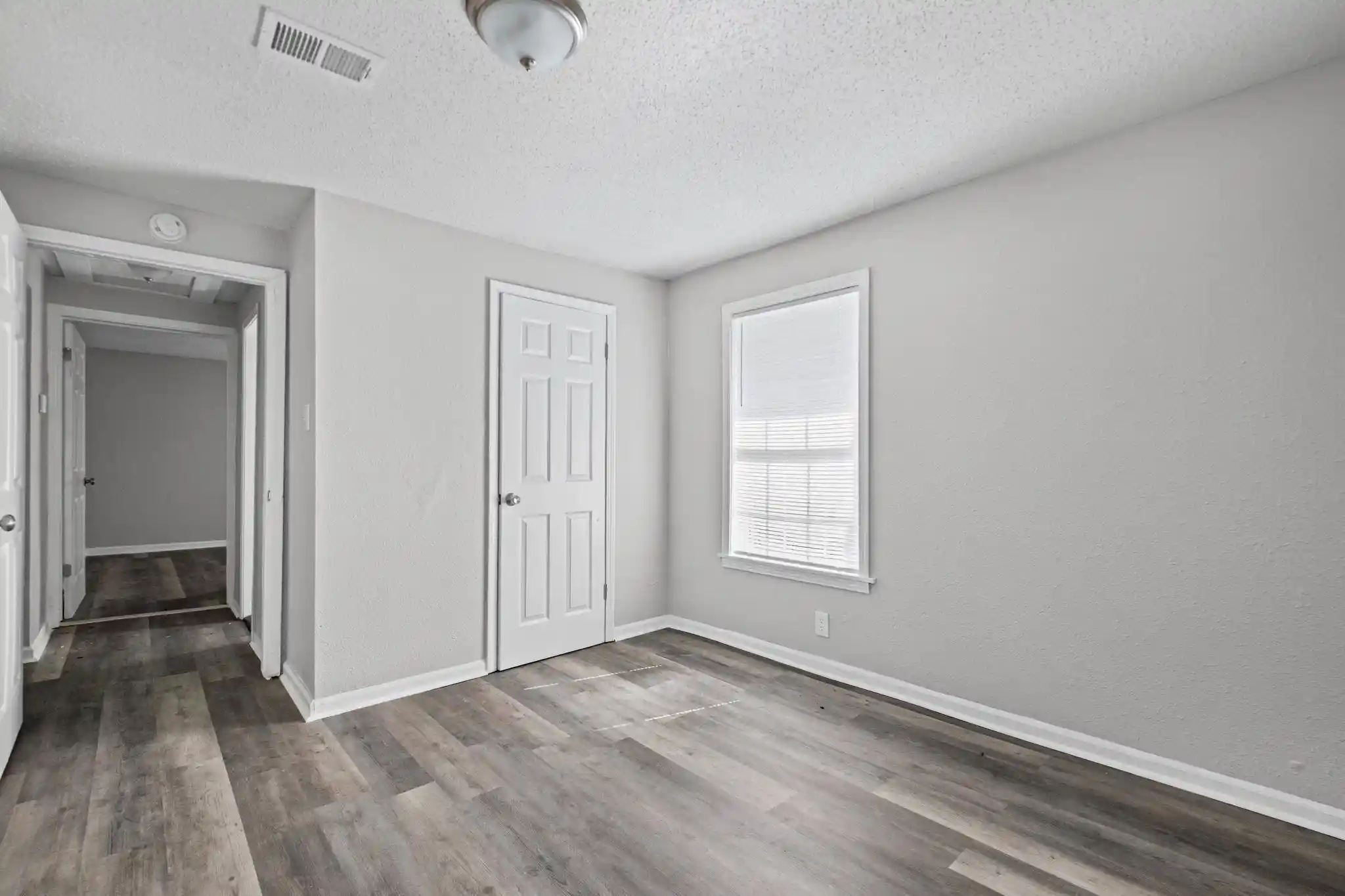 Photo 2 of House for sale at 564 W Peebles Rd, Memphis, TN 38109 | MLS# 10228957 | Listing updated on 2026-08-22