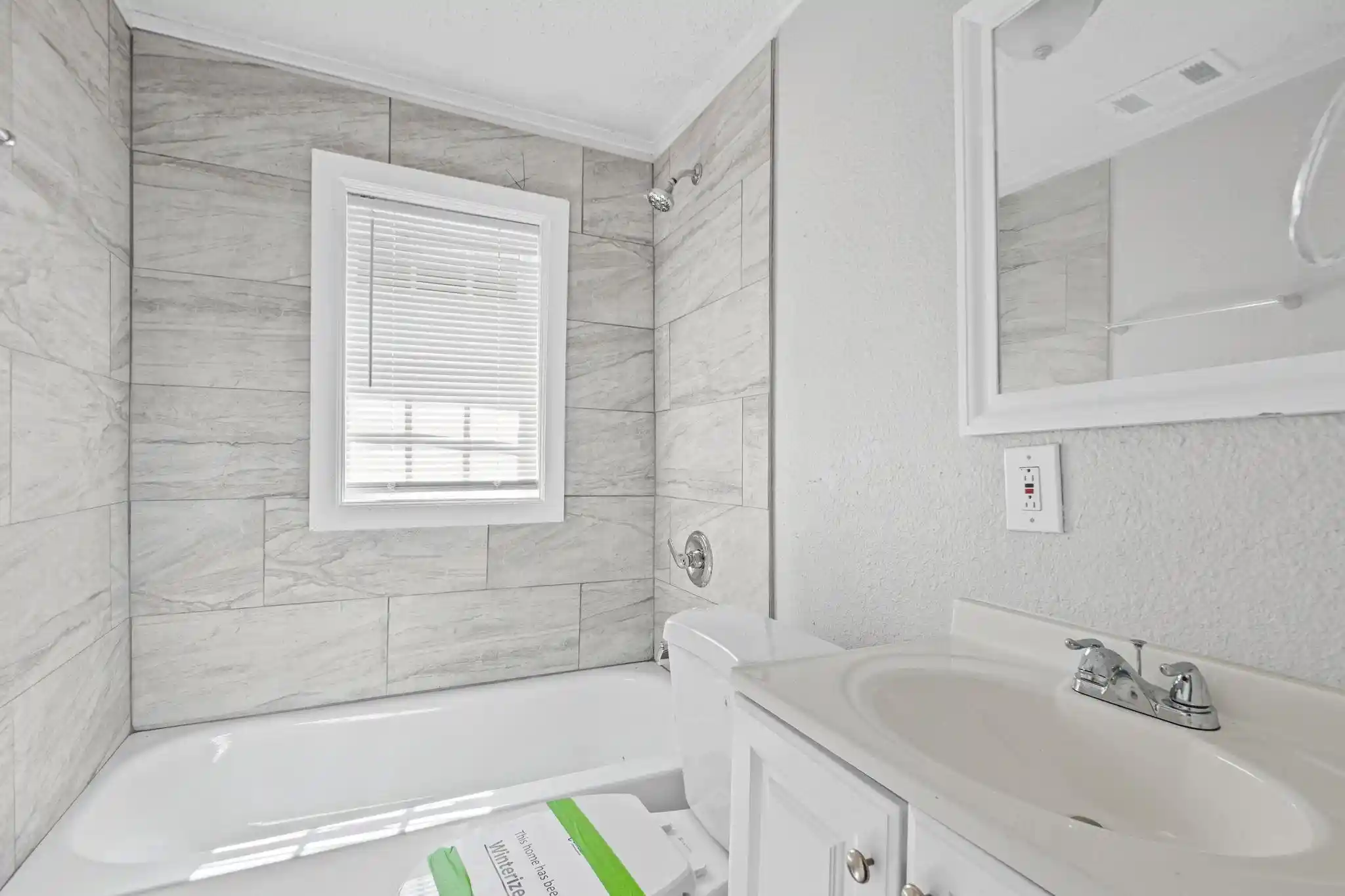 Photo 3 of House for sale at 564 W Peebles Rd, Memphis, TN 38109 | MLS# 10228957 | Listing updated on 2026-08-22