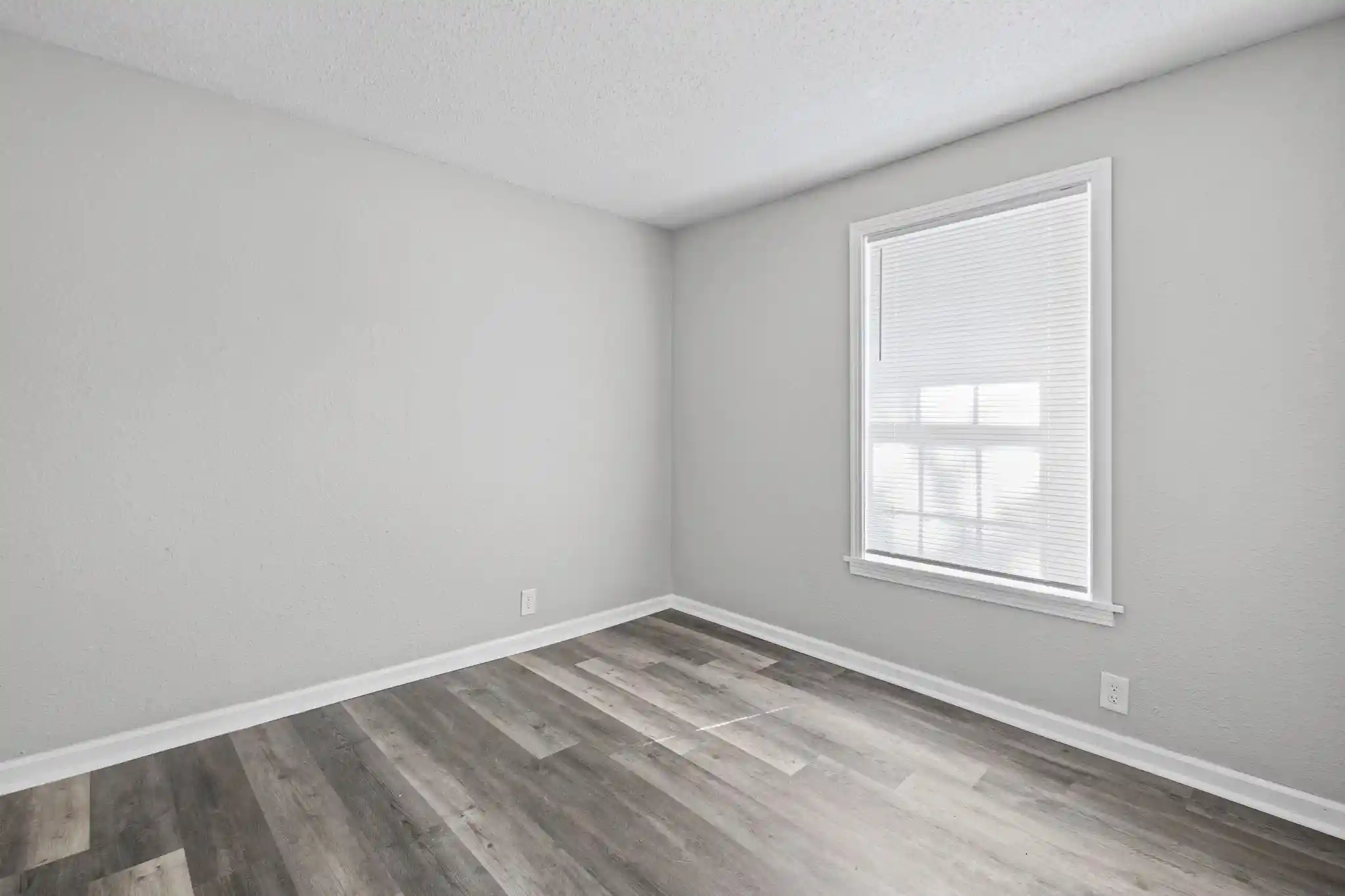 Photo 4 of House for sale at 564 W Peebles Rd, Memphis, TN 38109 | MLS# 10228957 | Listing updated on 2026-08-22
