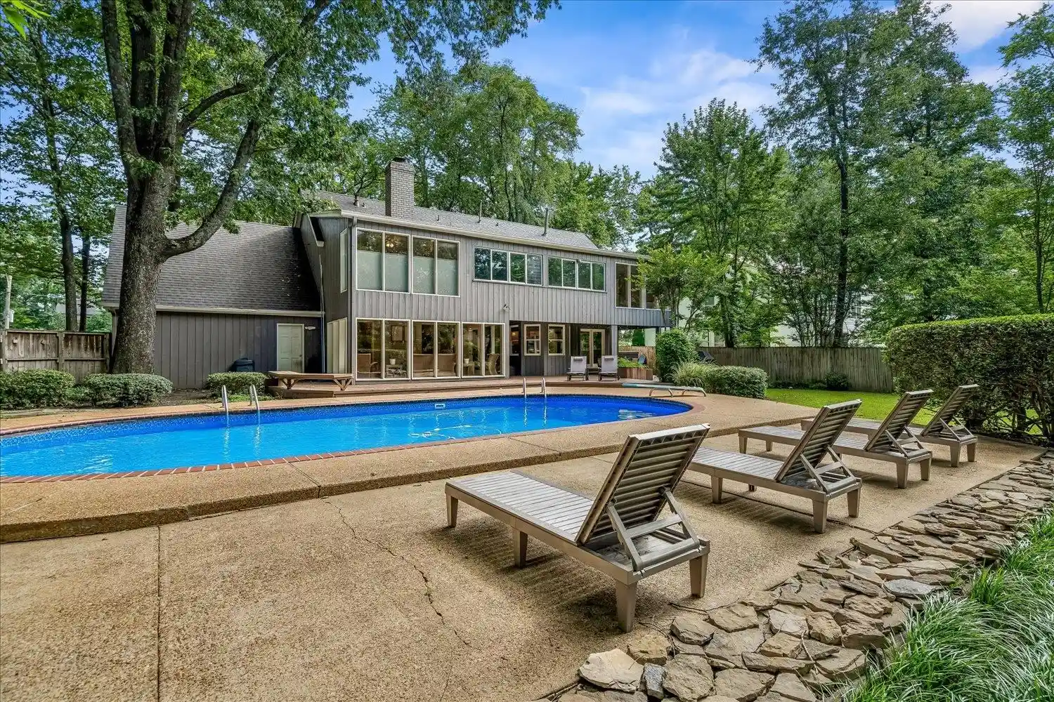 Photo 1 of Single family home for sale at 6767 Poplar Pike, Memphis, TN 38119 | MLS# 10228962 | Listing updated on 2026-09-08