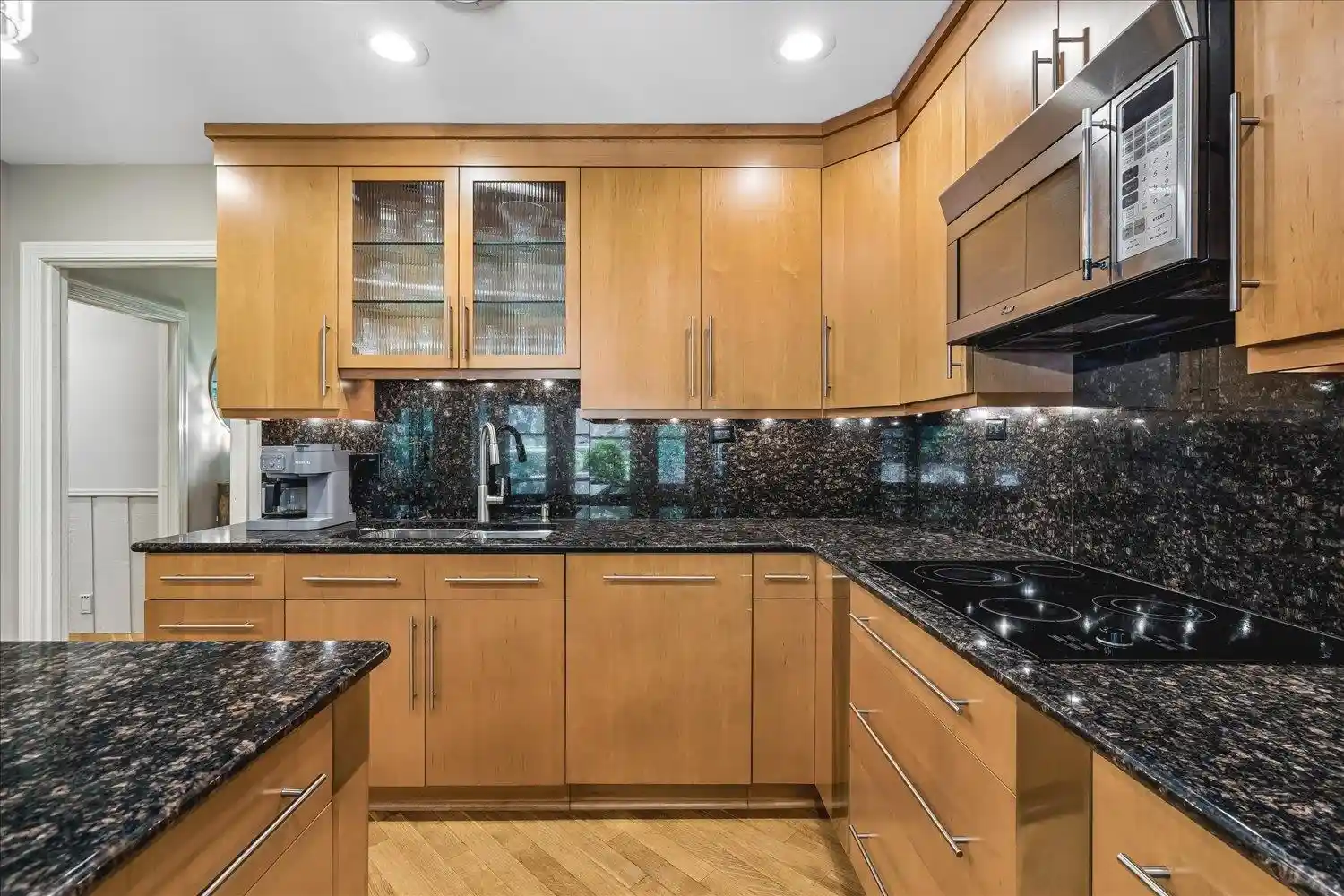 Photo 3 of Single family home for sale at 6767 Poplar Pike, Memphis, TN 38119 | MLS# 10228962 | Listing updated on 2026-09-08