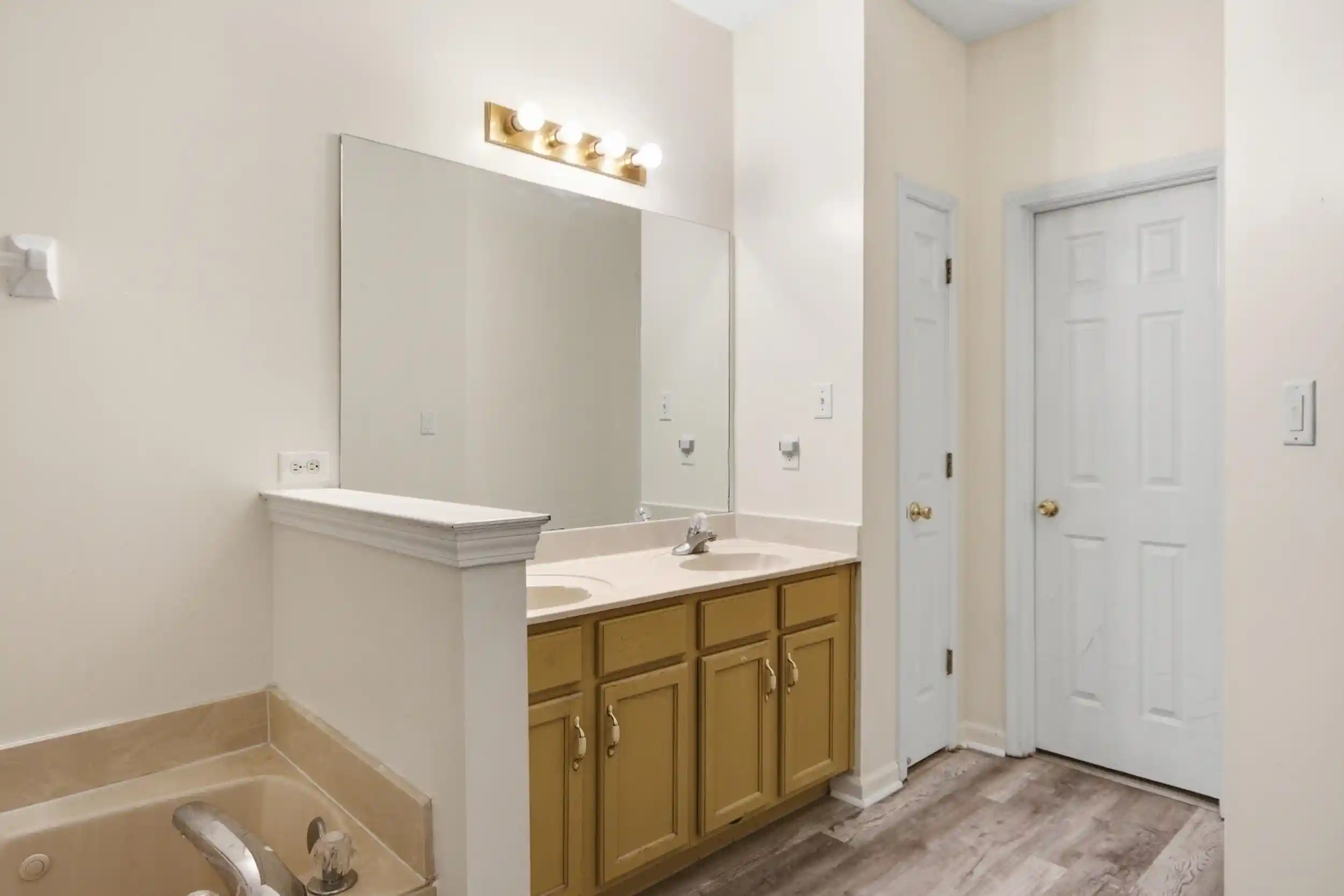 Photo 4 of Single family home for sale at 7788 Lipscomb Dr, Memphis, TN 38125 | MLS# 10228979 | Listing updated on 2026-08-23