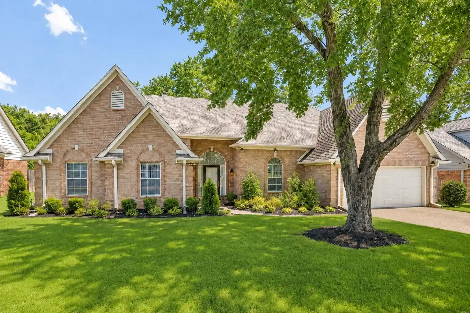 Photo 1 of Sale Pending at 5324 Annandale Dr, Unicorp/memphis, TN 38125 | MLS# 10228987 | Listing updated on 2026-08-27
